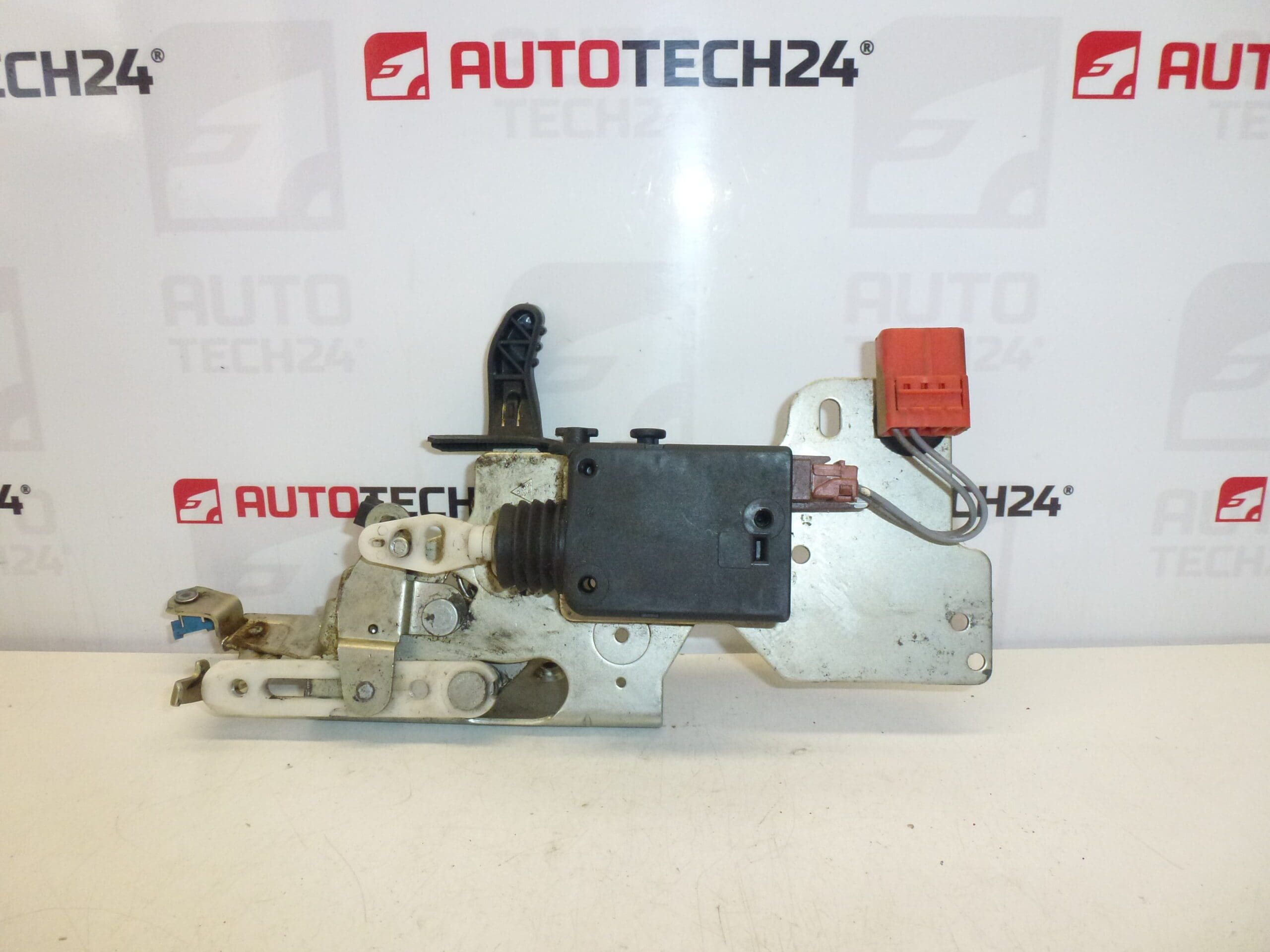 Zámek levých křídlových dveří Citroën Berlingo II 8726F5