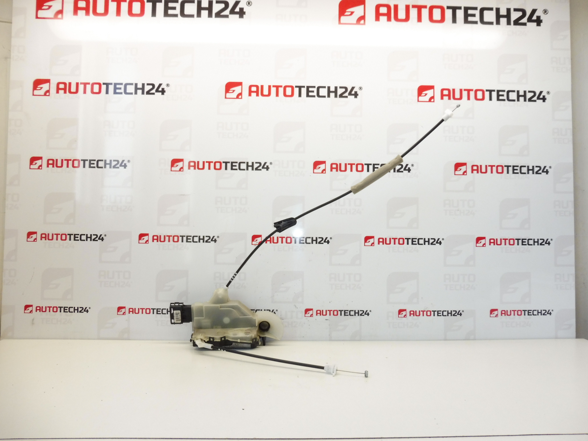 Zámek levých předních dveří Peugeot 308 A048069 A04944 9800616680