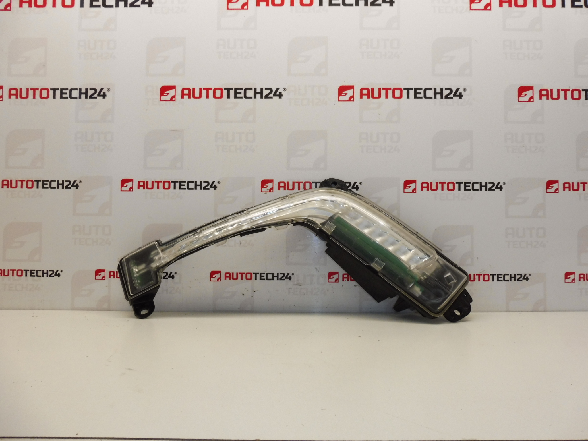 Pravé denní svícení Valeo LED Peugeot 308 89207849 6206X4