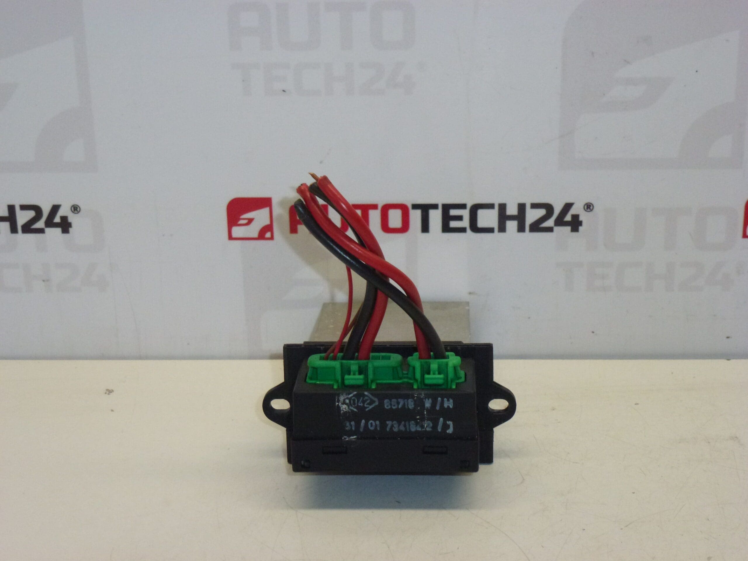 Regulátor otáček ventilátoru s kabeláží Citroën Peugeot 6441L2 6441P3