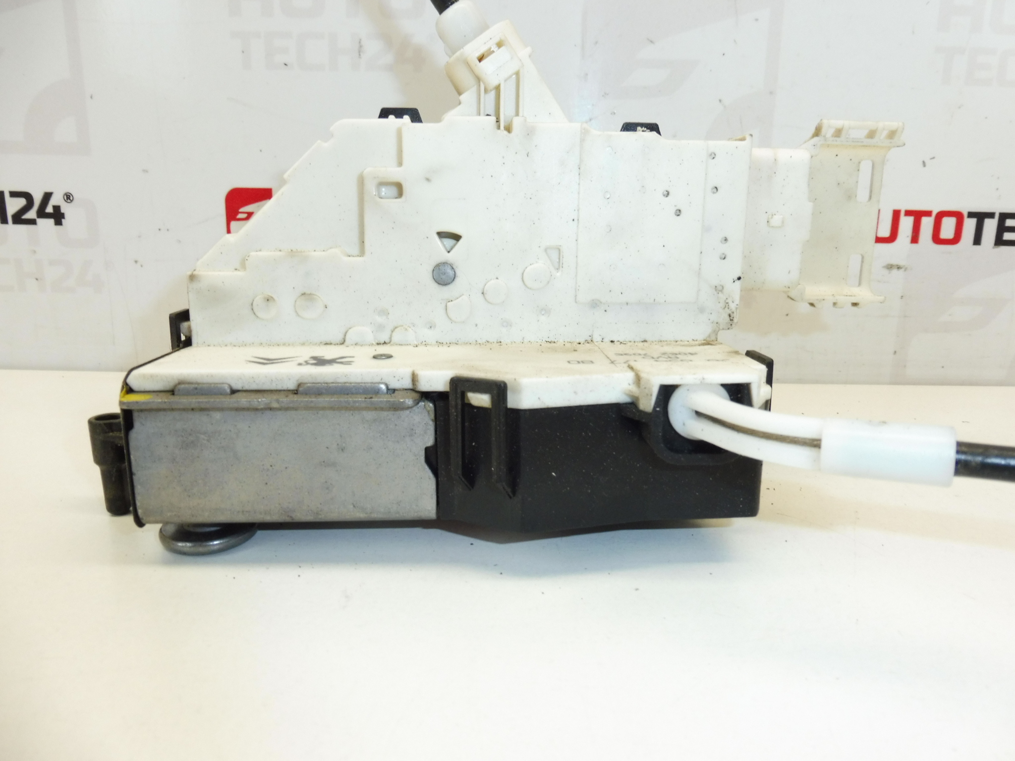 Zámek pravých dveří Peugeot 407 9683417780 9136FE