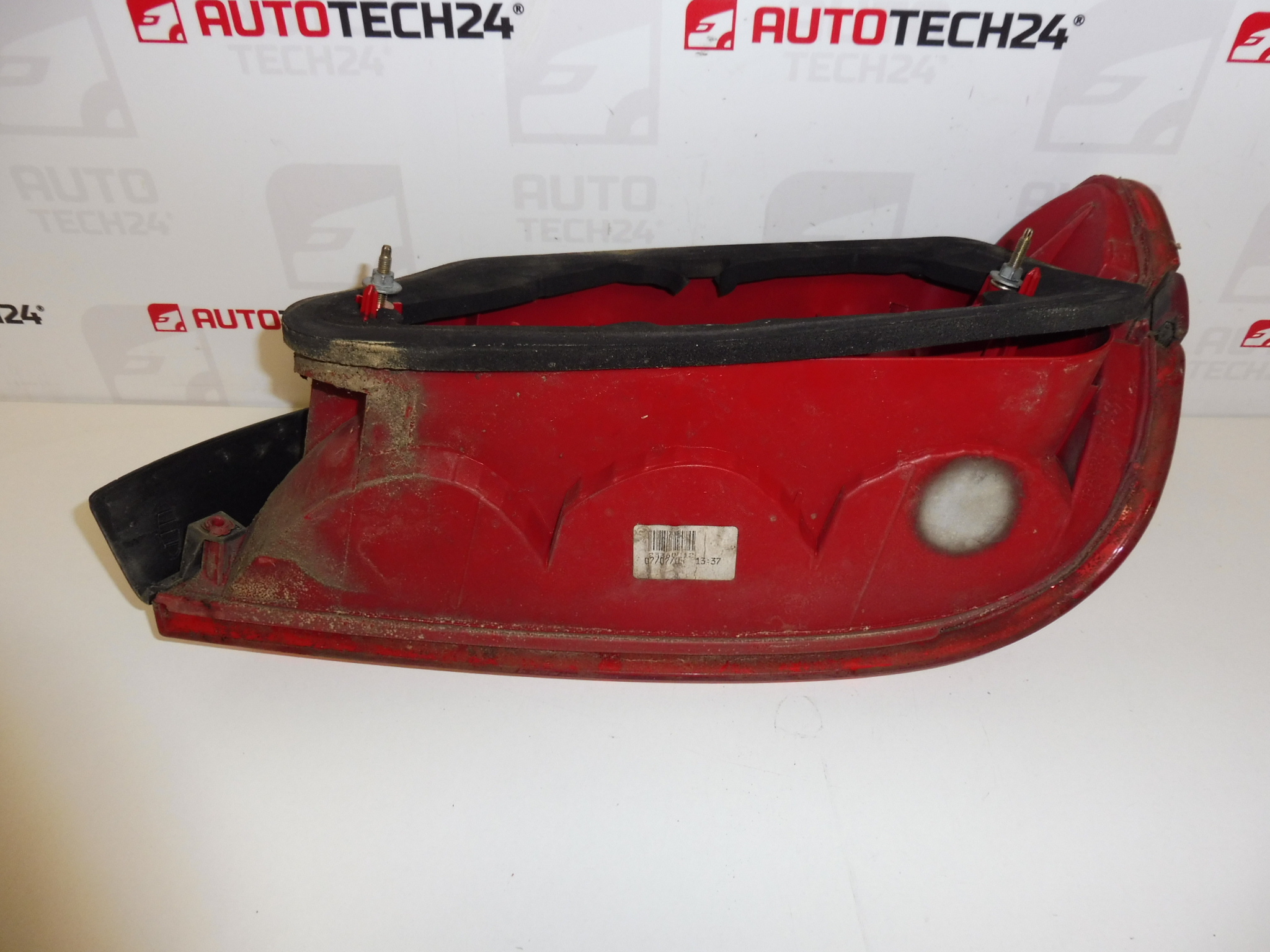 Levá zadní lampa s lištou EKQD Peugeot 406 9630364877 6350L5