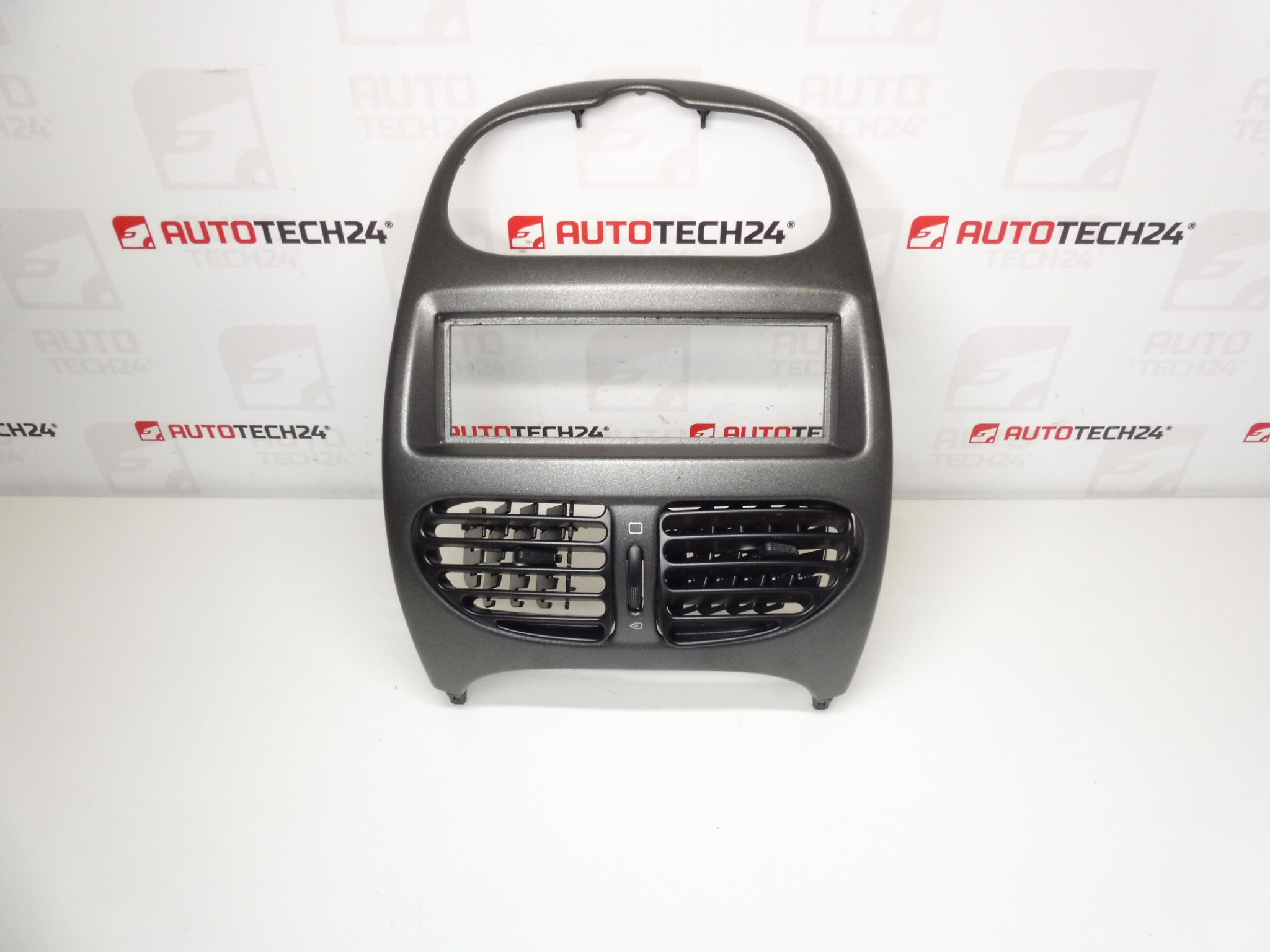 Rámeček rádia s větráky Peugeot 206 8211C5