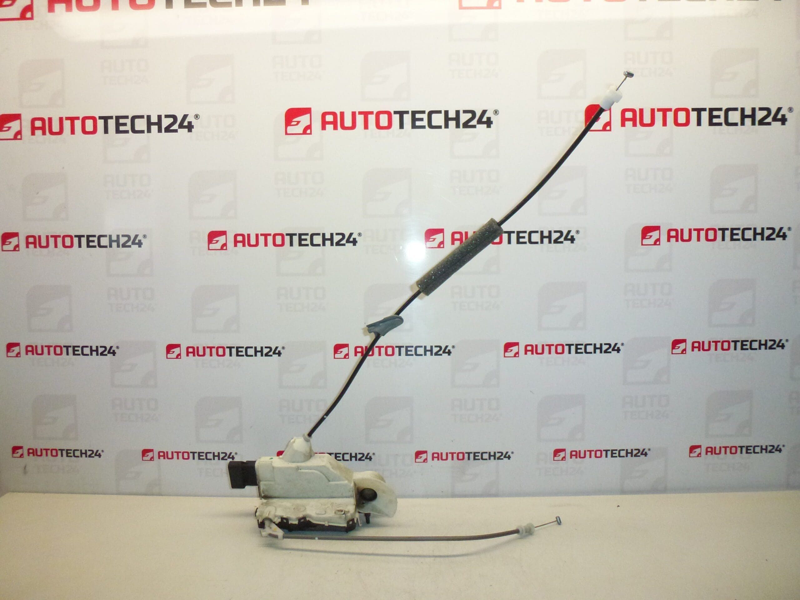 Zámek levých předních dveří Citroën Peugeot 9675505180 755051