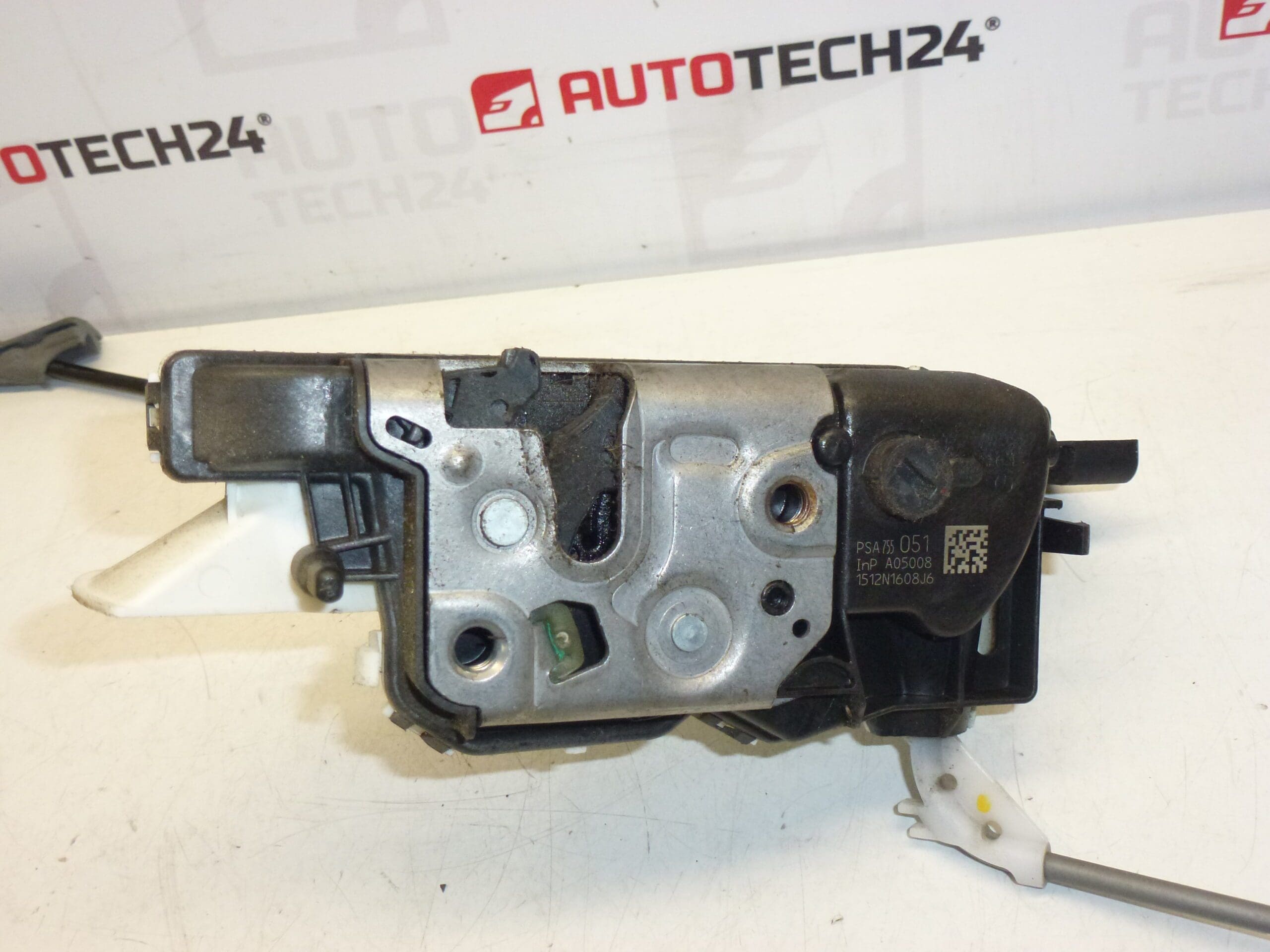 Zámek levých předních dveří Citroën Peugeot 9675505180 755051