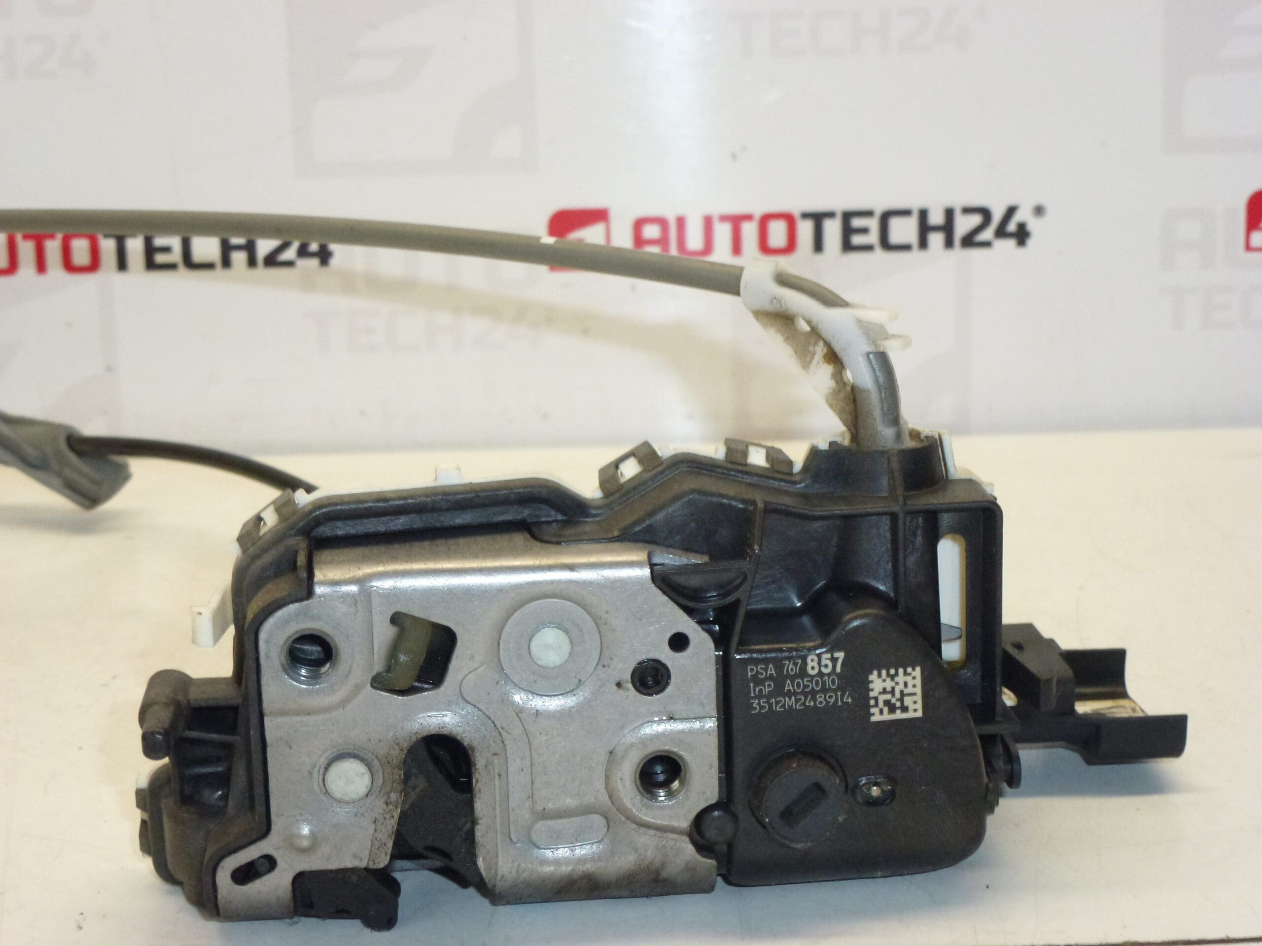 Zámek pravých předních dveří Citroën Peugeot 9676785780 767857