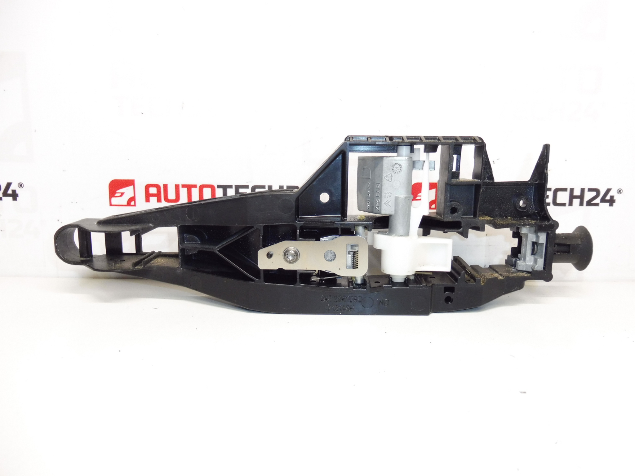 Upevnění kliky pravých zadních dveří Citroën C3 Picasso 9109E7