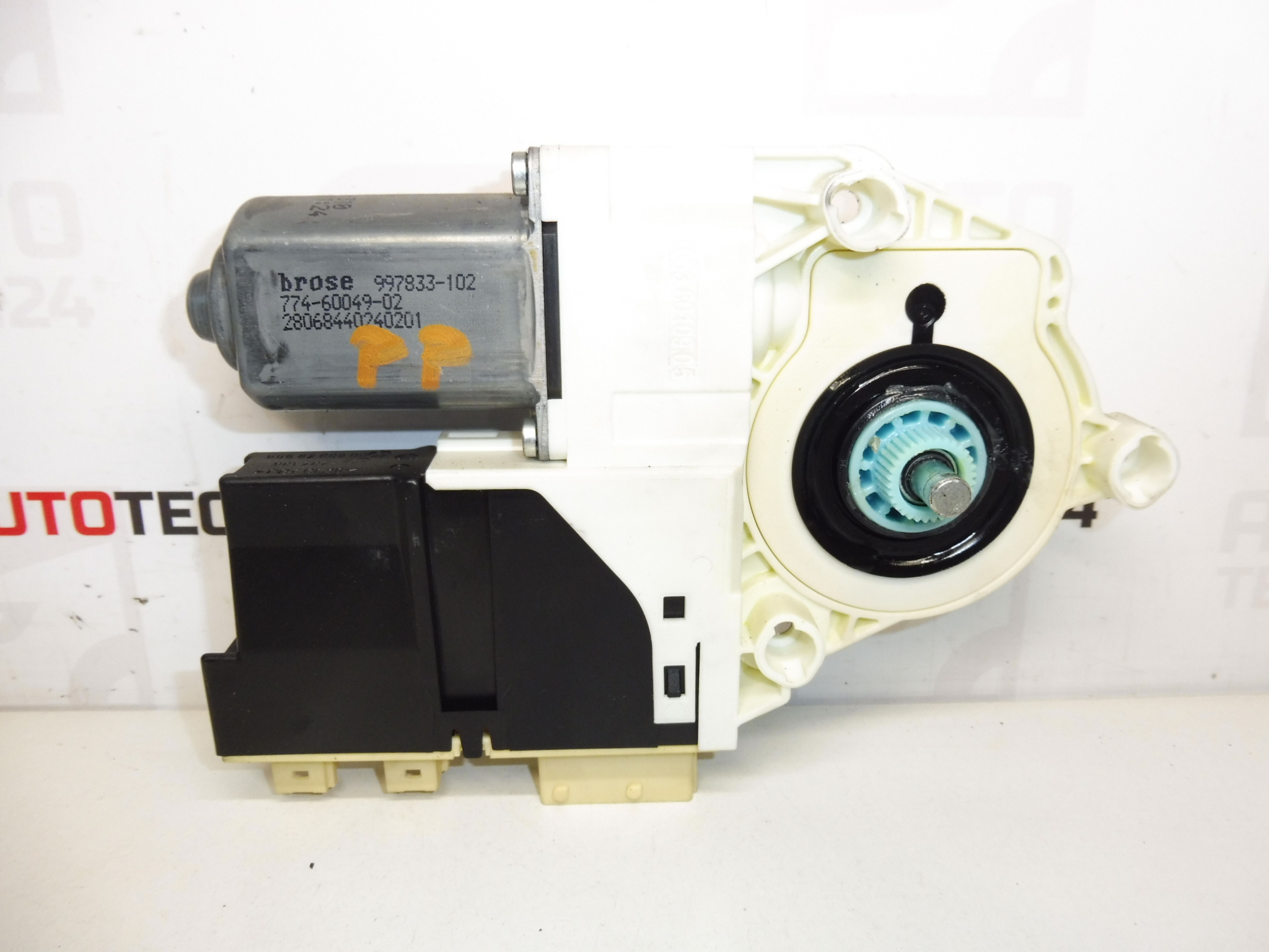 Motor stahování pravého předního okna Citroën Peugeot 1400794680 9222AF