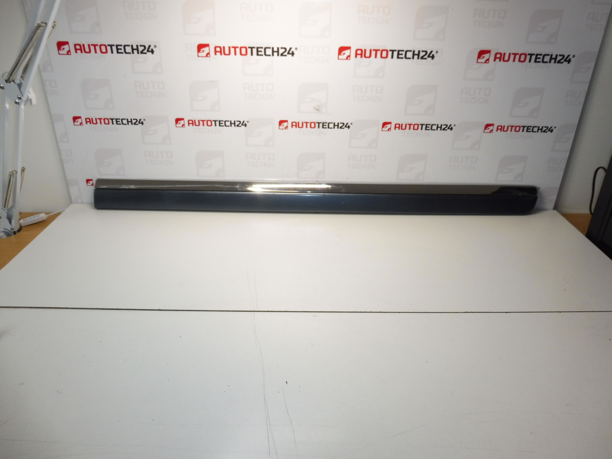 Lišta levých zadních dveří Citroen C8 Peugeot 807 EZW 1401029977 8546W2