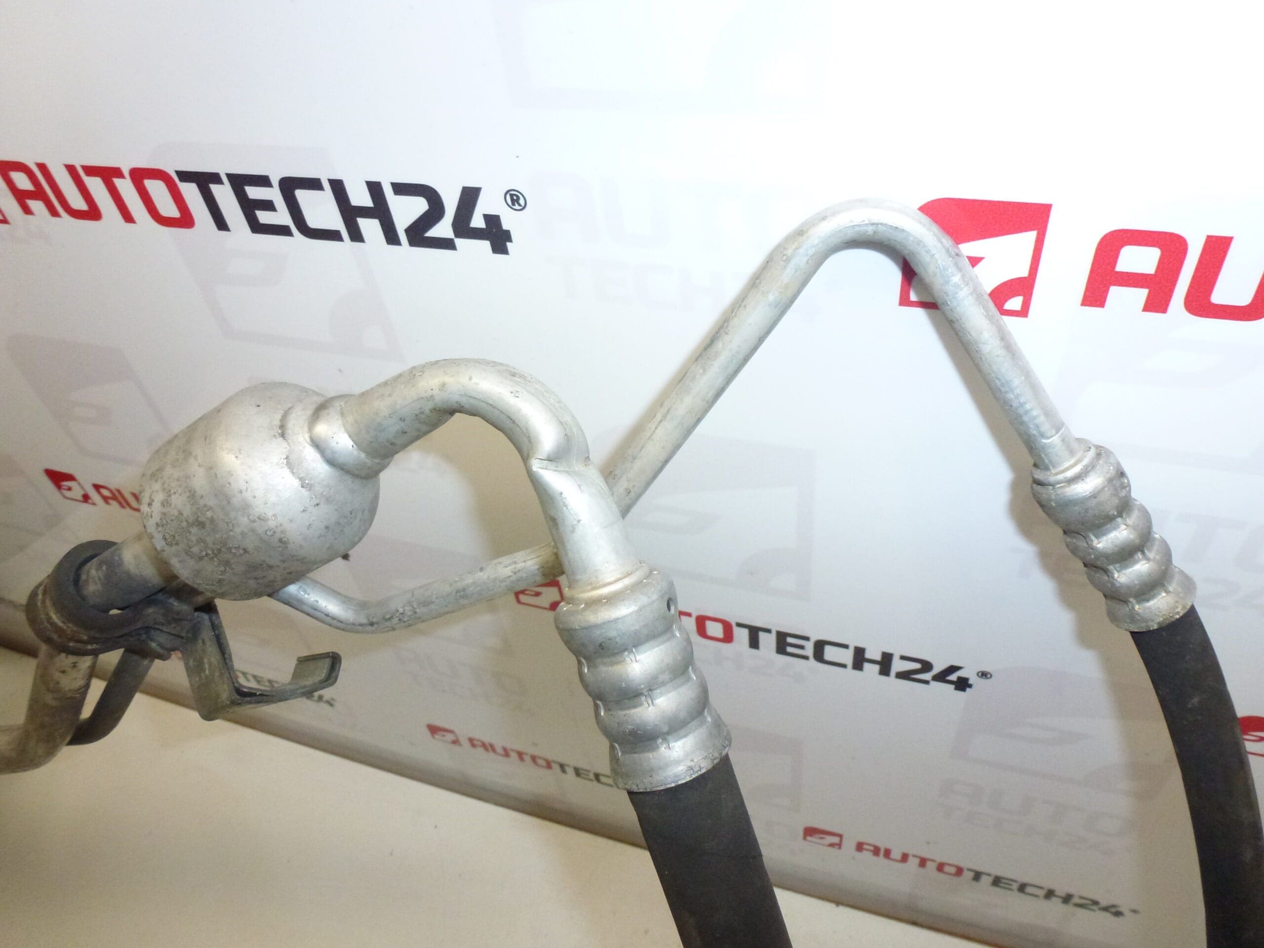 Klima trubka Citroën Peugeot 9644725580 6460CX poškozená funkční