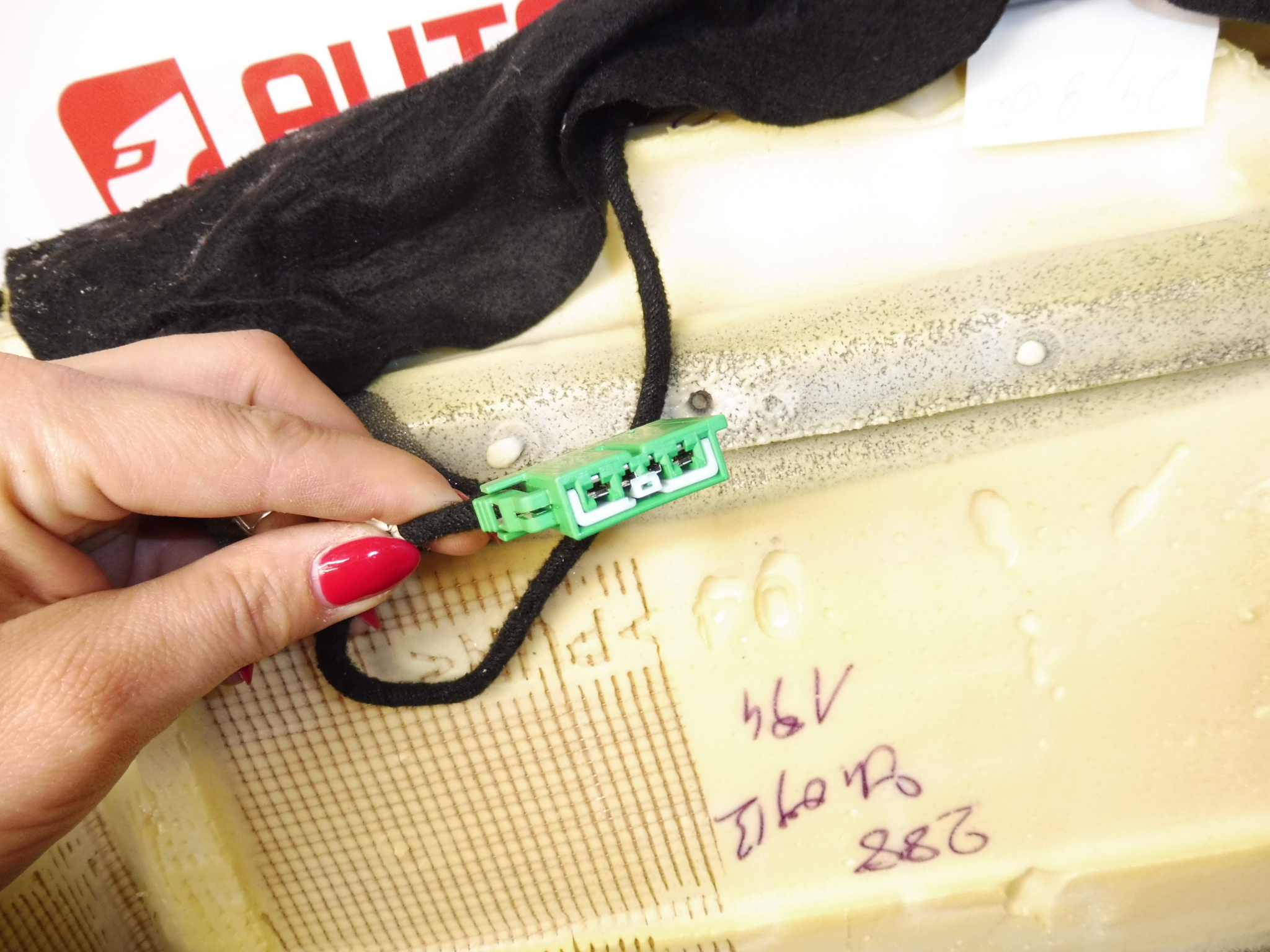 Potah sedáku řidiče vyhřívaný Peugeot 308 16104799EY