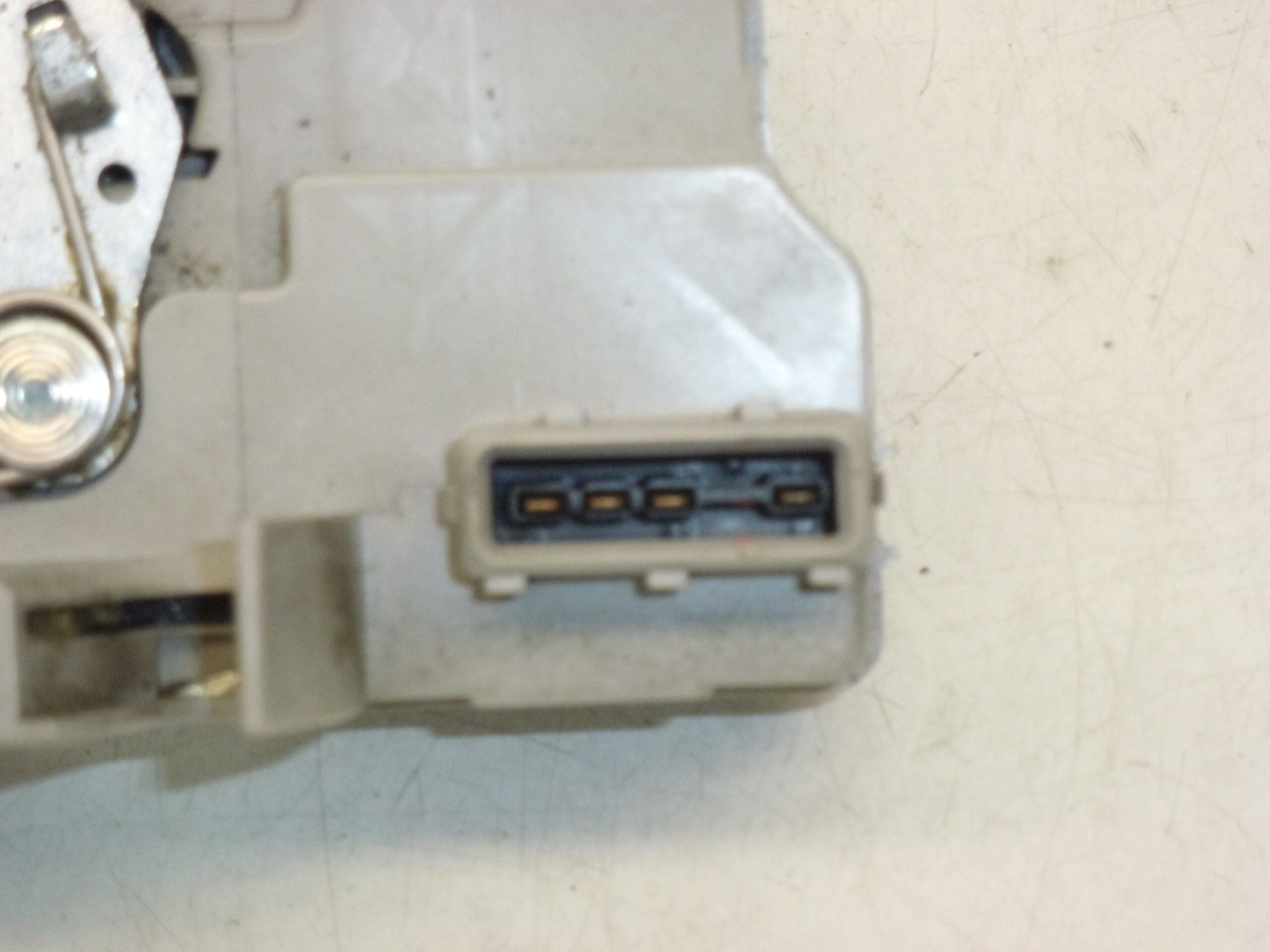 Zámek pravých zadních dveří Peugeot 307 9138G0