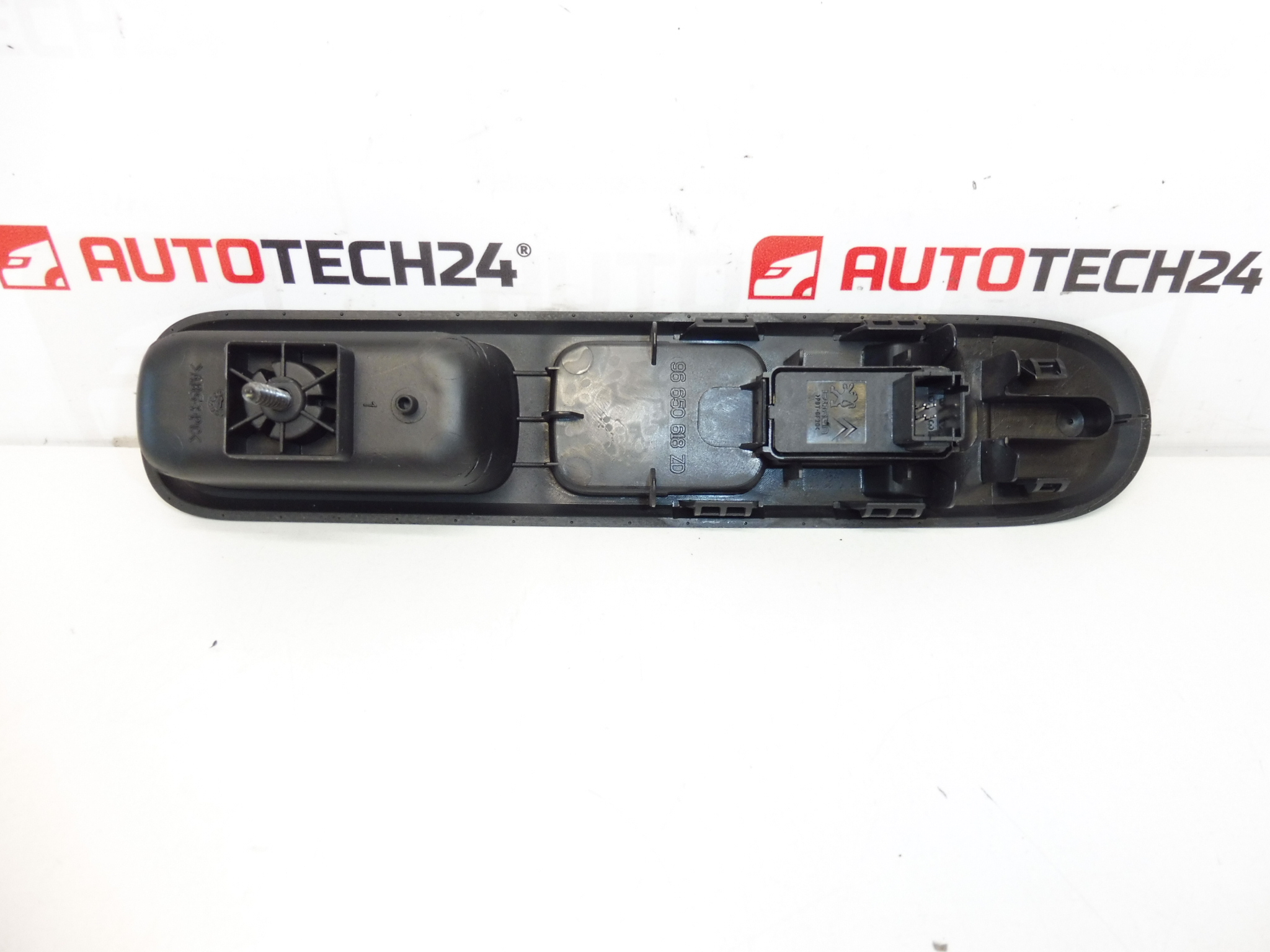 Ovladač okna Peugeot 3008 a 5008 96662297XT 96650618ZD 6490X3