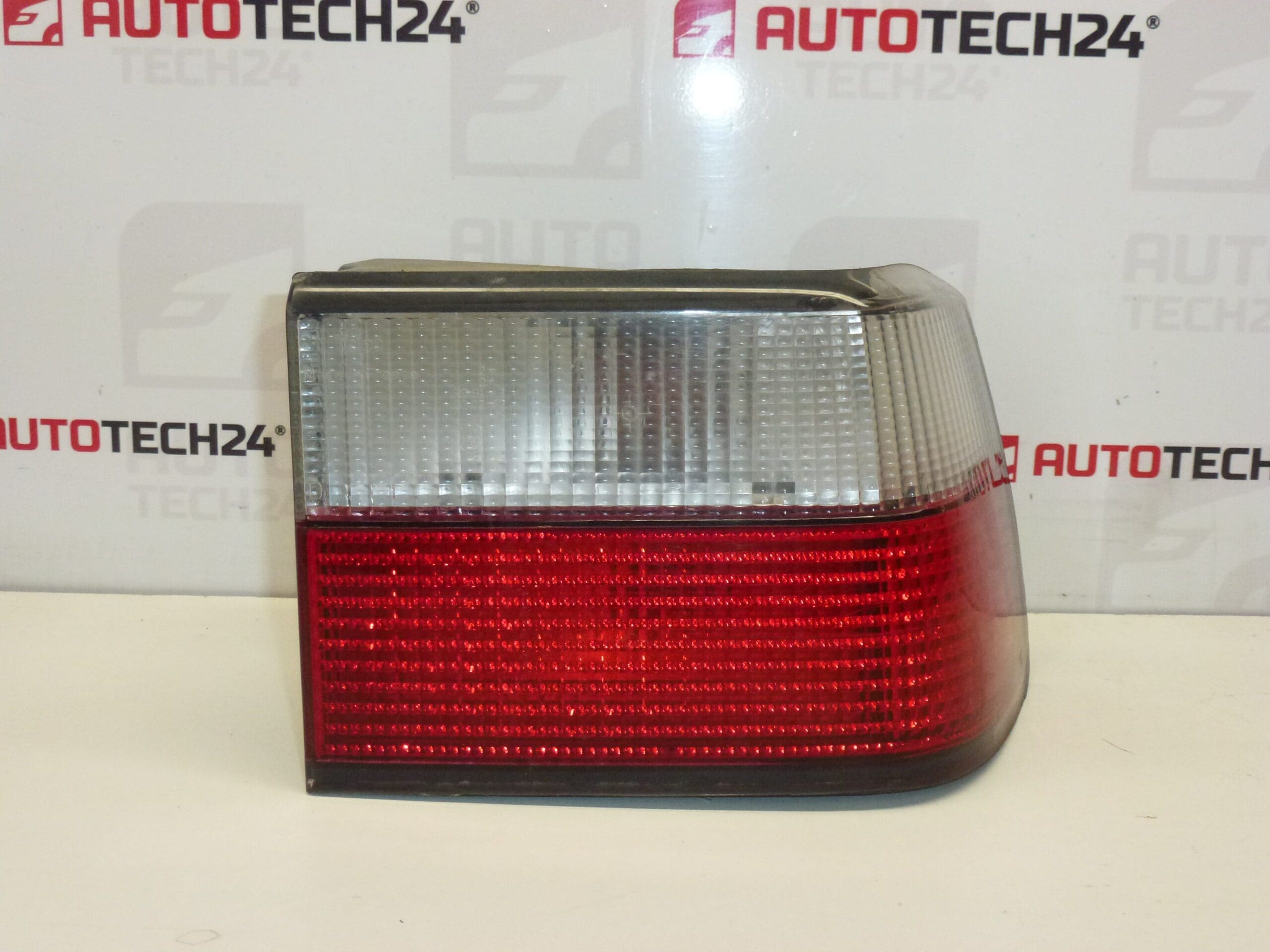 Pravá zadní lampa blatník Citroën Xantia 6351K0