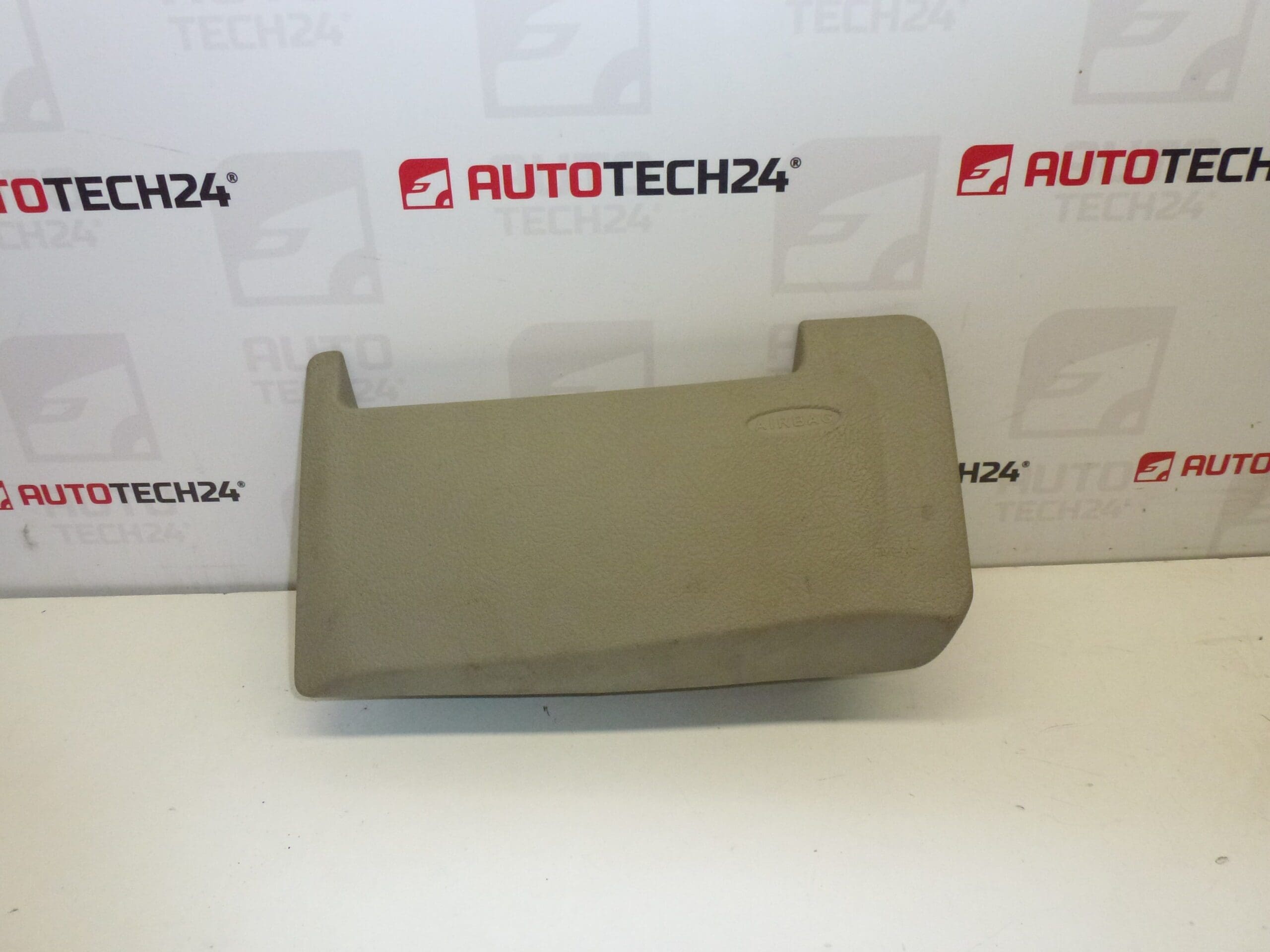Airbag kolenní světle šedý Citroën C5 9650141200 8216EV
