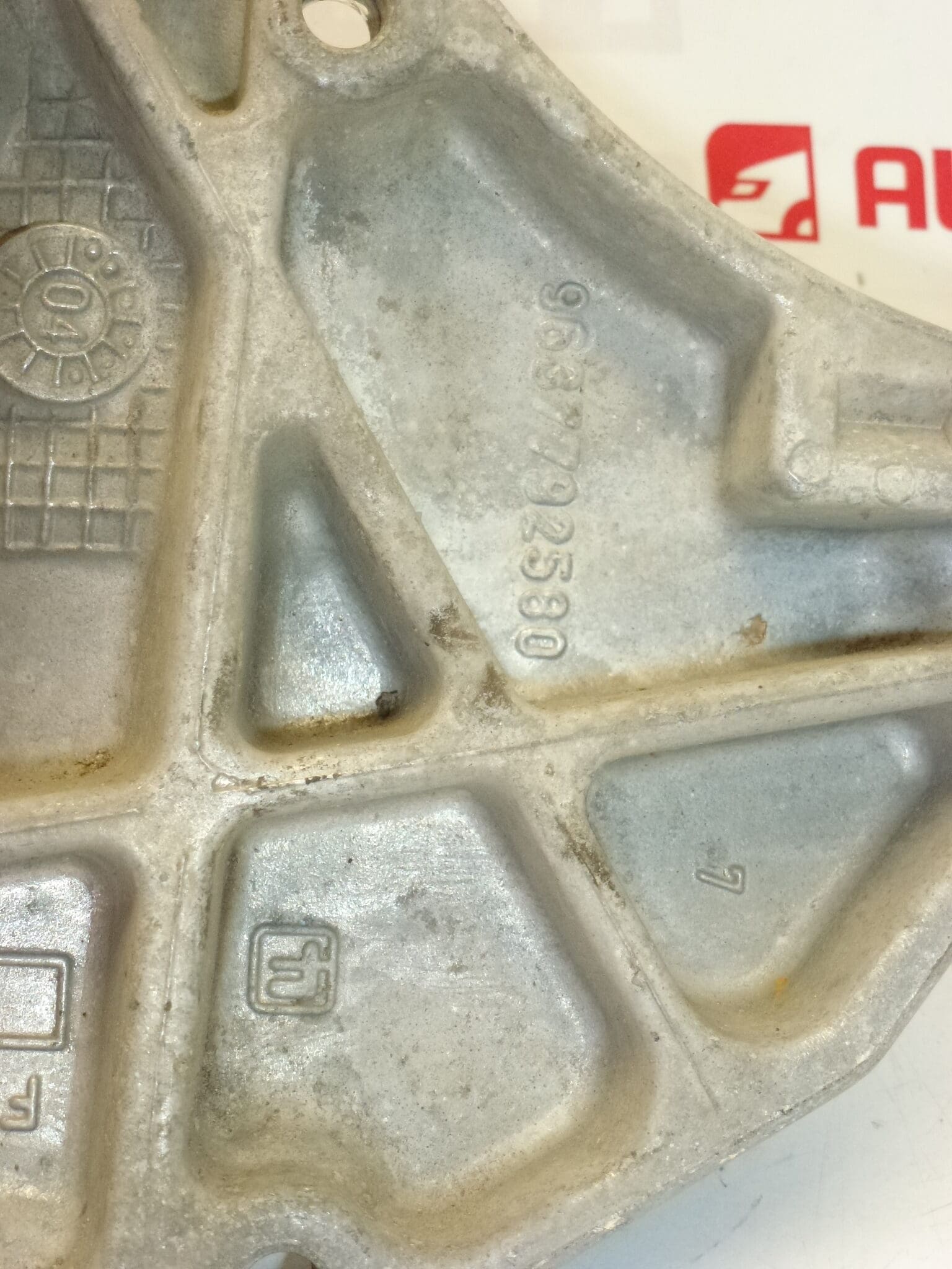 Držák poloosy Citroën Peugeot 1.9D 2.0 HDI 9637792580