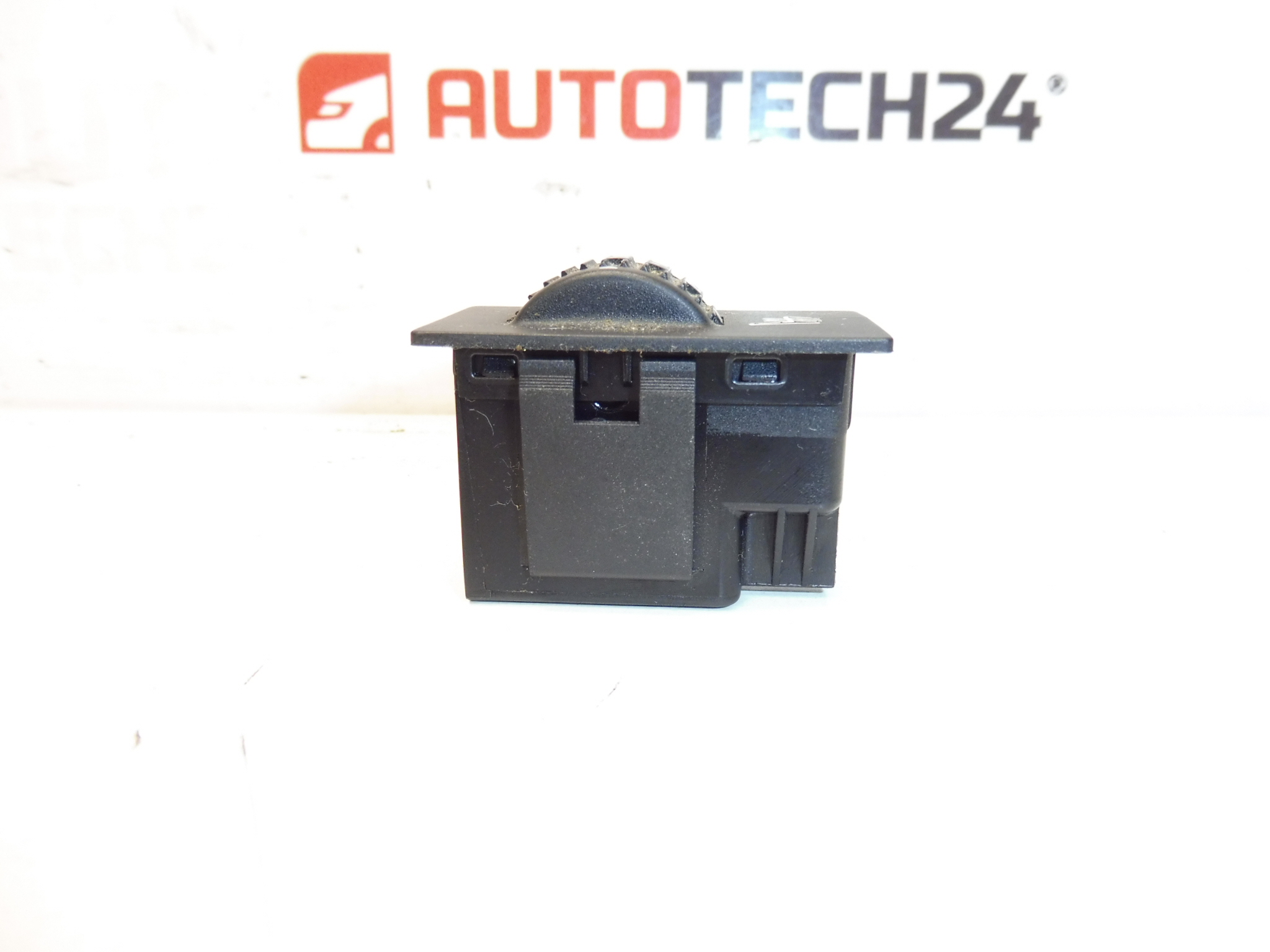 Ovladač výhřevu sedadla Citroën Peugeot 96618990XT 96500377XT