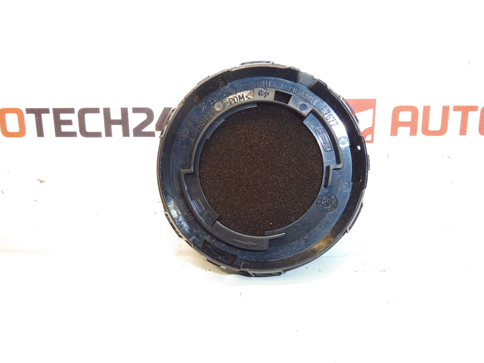 Kryt reproduktoru Citroën Peugeot 9623807877 9637997677 8211F4