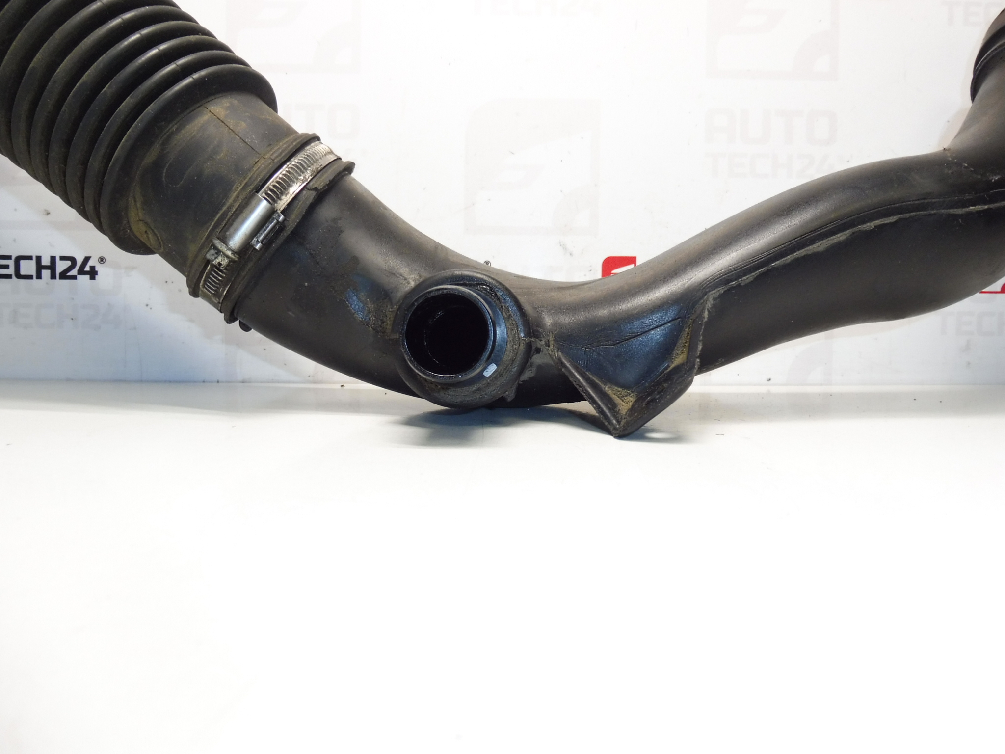 Přípojka nasávaného vzduchu Citroën C8 Peugeot 807 2.2 HDI 1485369080