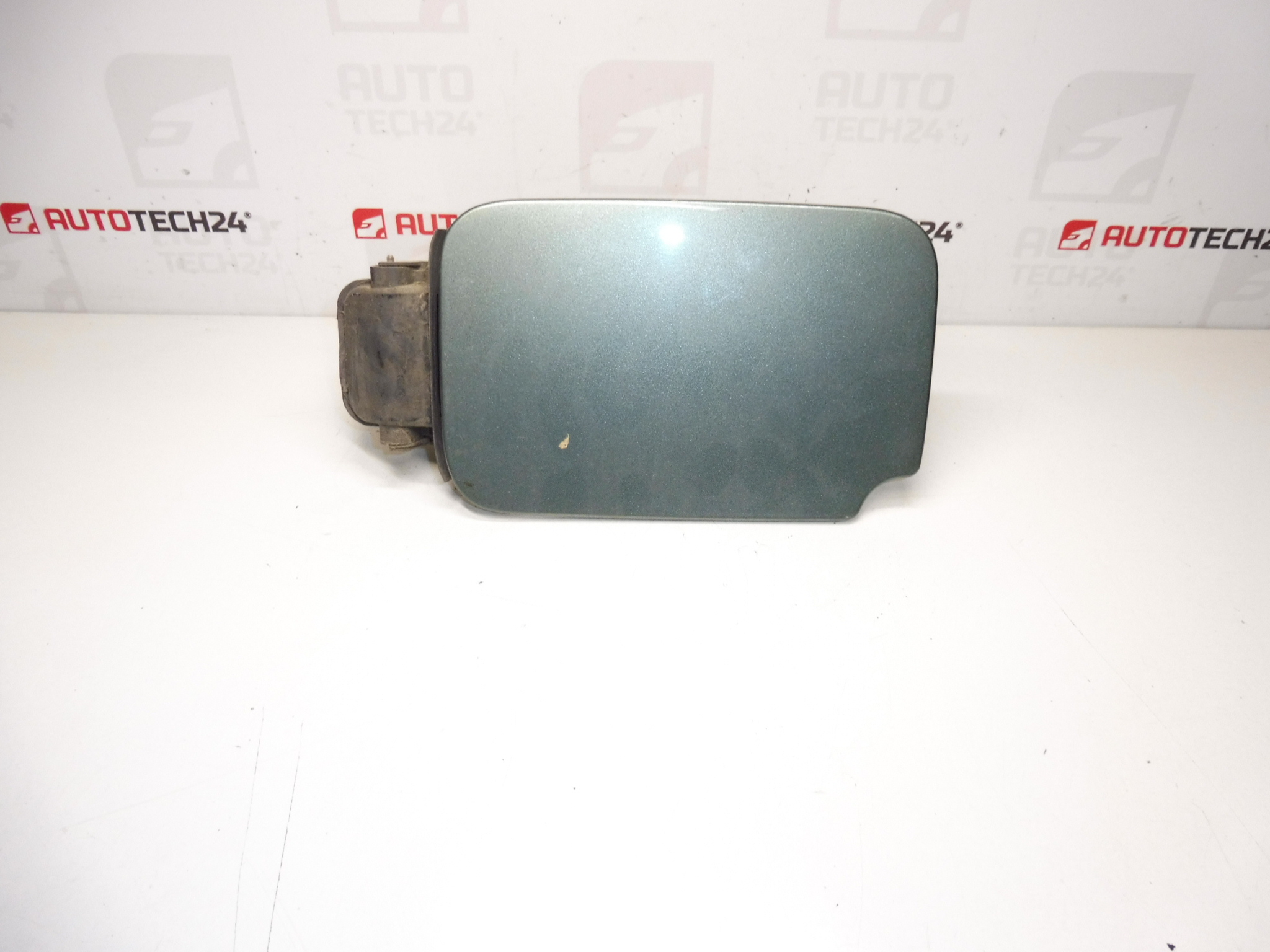 Kryt víčka nádrže Peugeot 807 Citroën C8 KGB 1485207080 151790