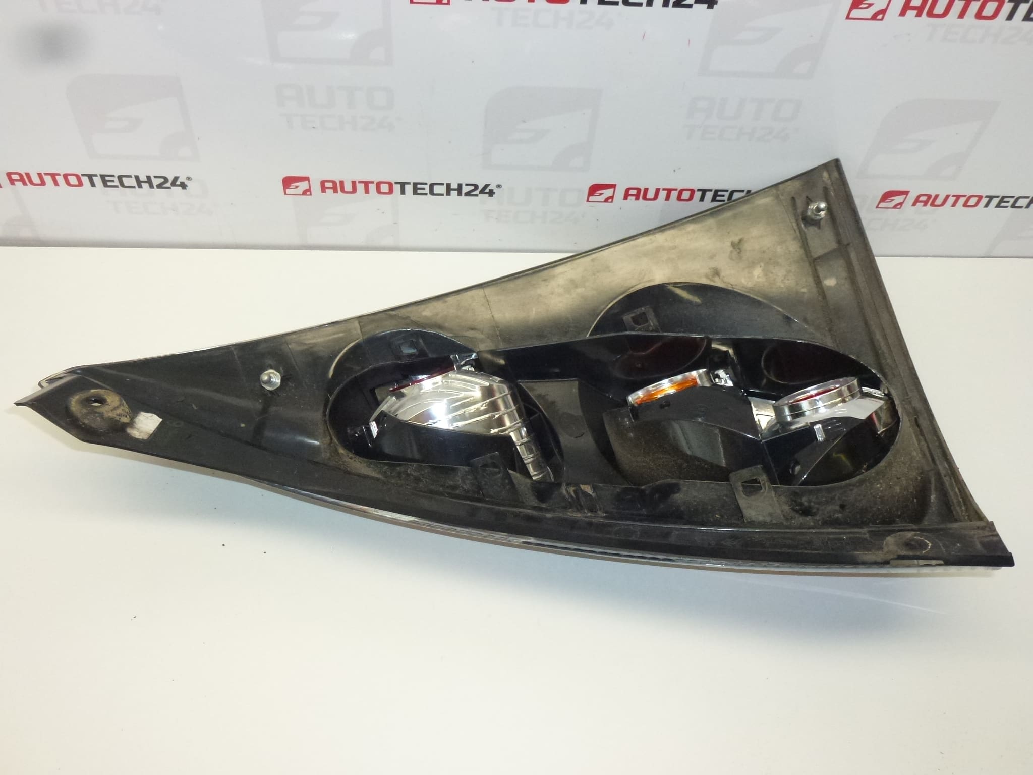 Levá zadní lampa Citroën C1 81560-0H060 6350X8