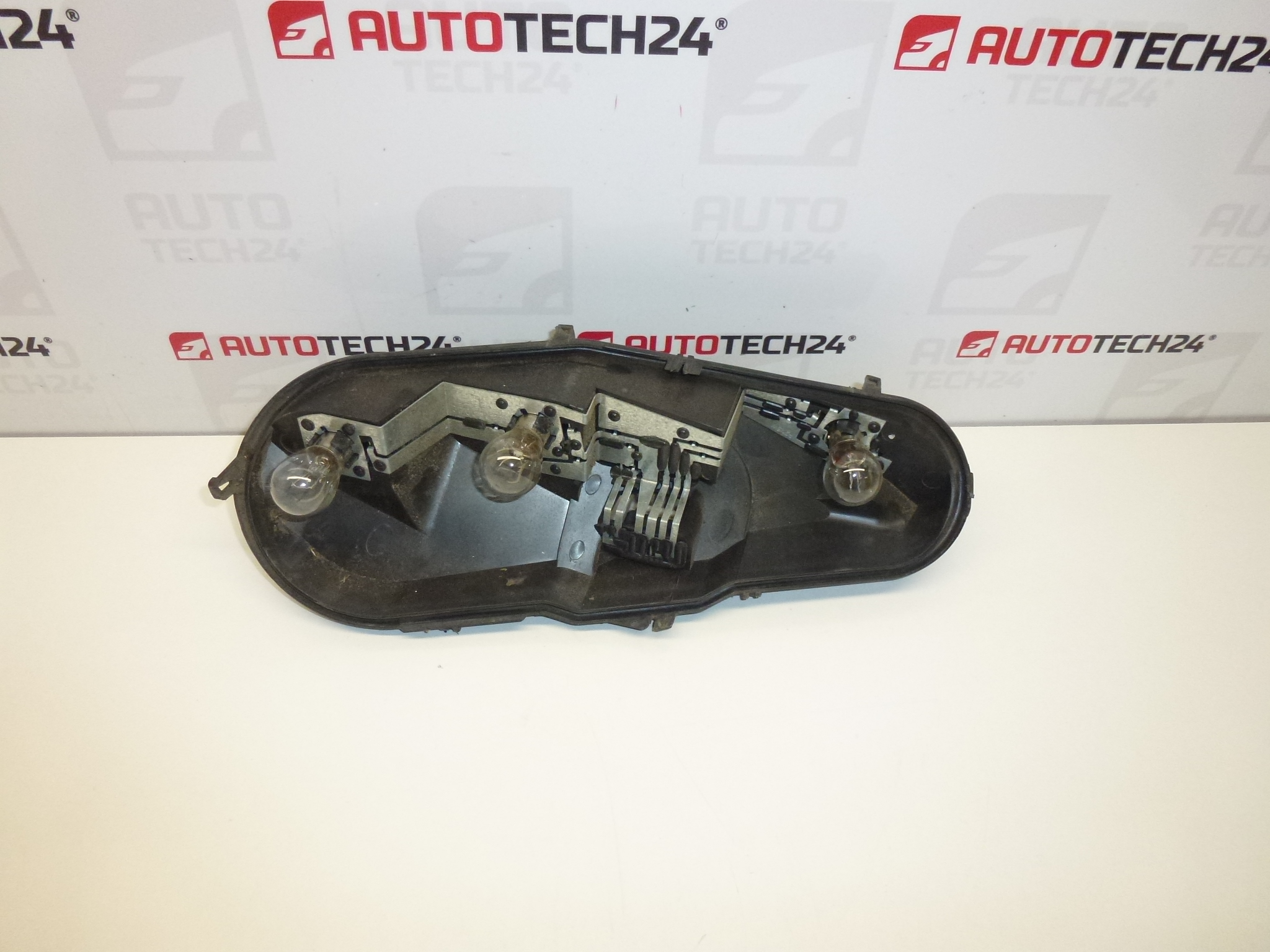 Patice žárovek levé zadní lampy s kabelem Citroën C1 Peugeot 107 604686