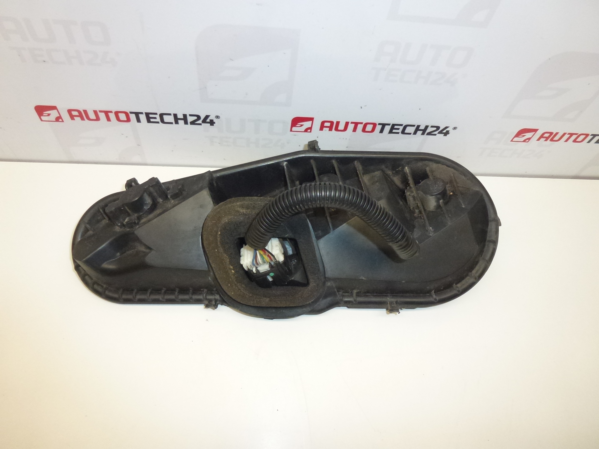 Patice žárovek levé zadní lampy s kabelem Citroën C1 Peugeot 107 604686