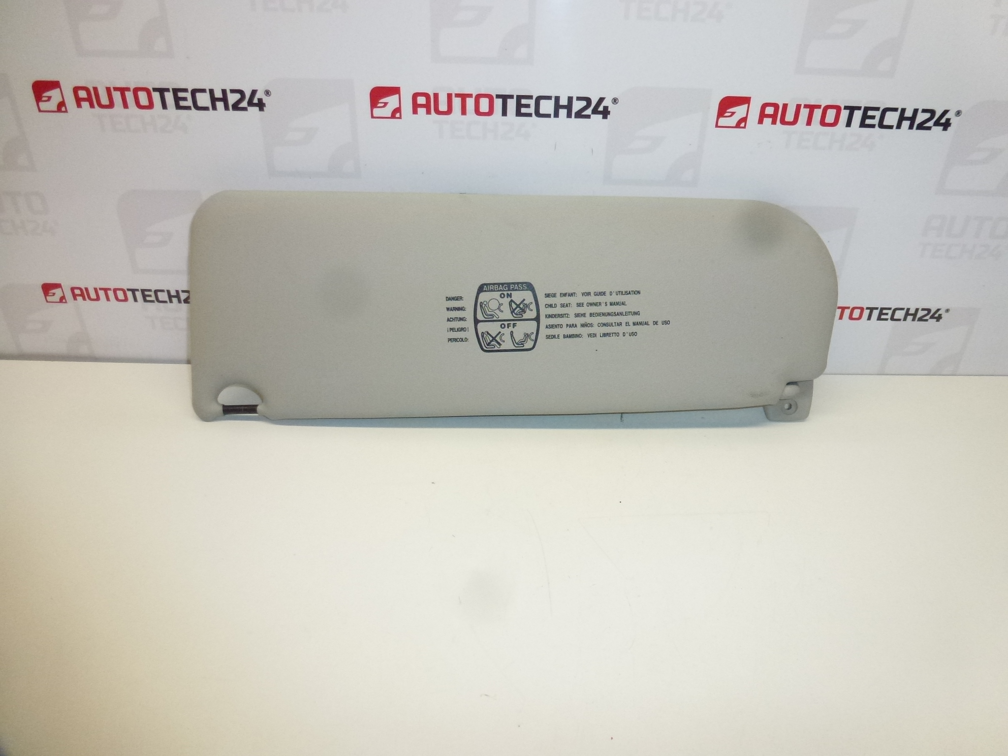 Sluneční clona Citroën C8 Peugeot 807, osvětlení - pravá 8143GN