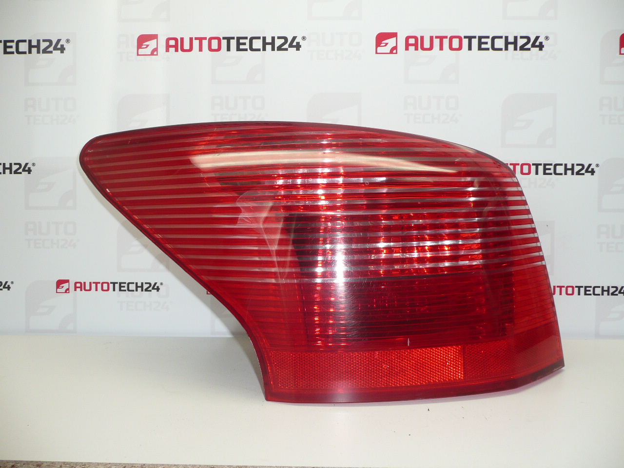 Levá zadní lampa Peugeot 407 SW 9641948780 6350T3