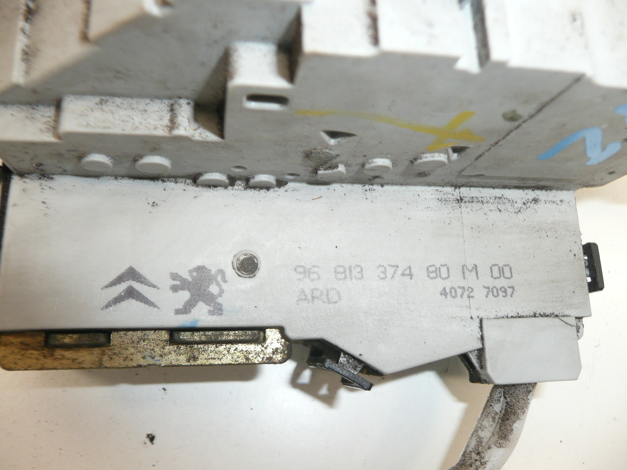 Zámek pravých dveří Peugeot 407 9681337480 9138N8