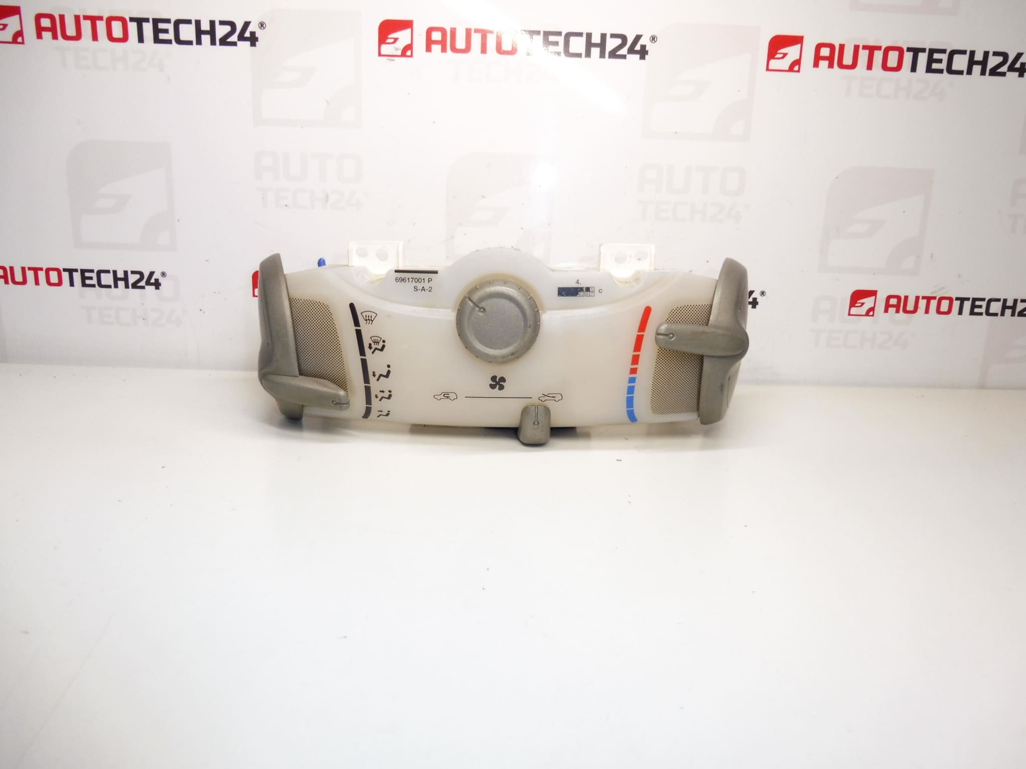 Ovladač klimatizace Citroën Peugeot 55900-0H040 55900-0H020