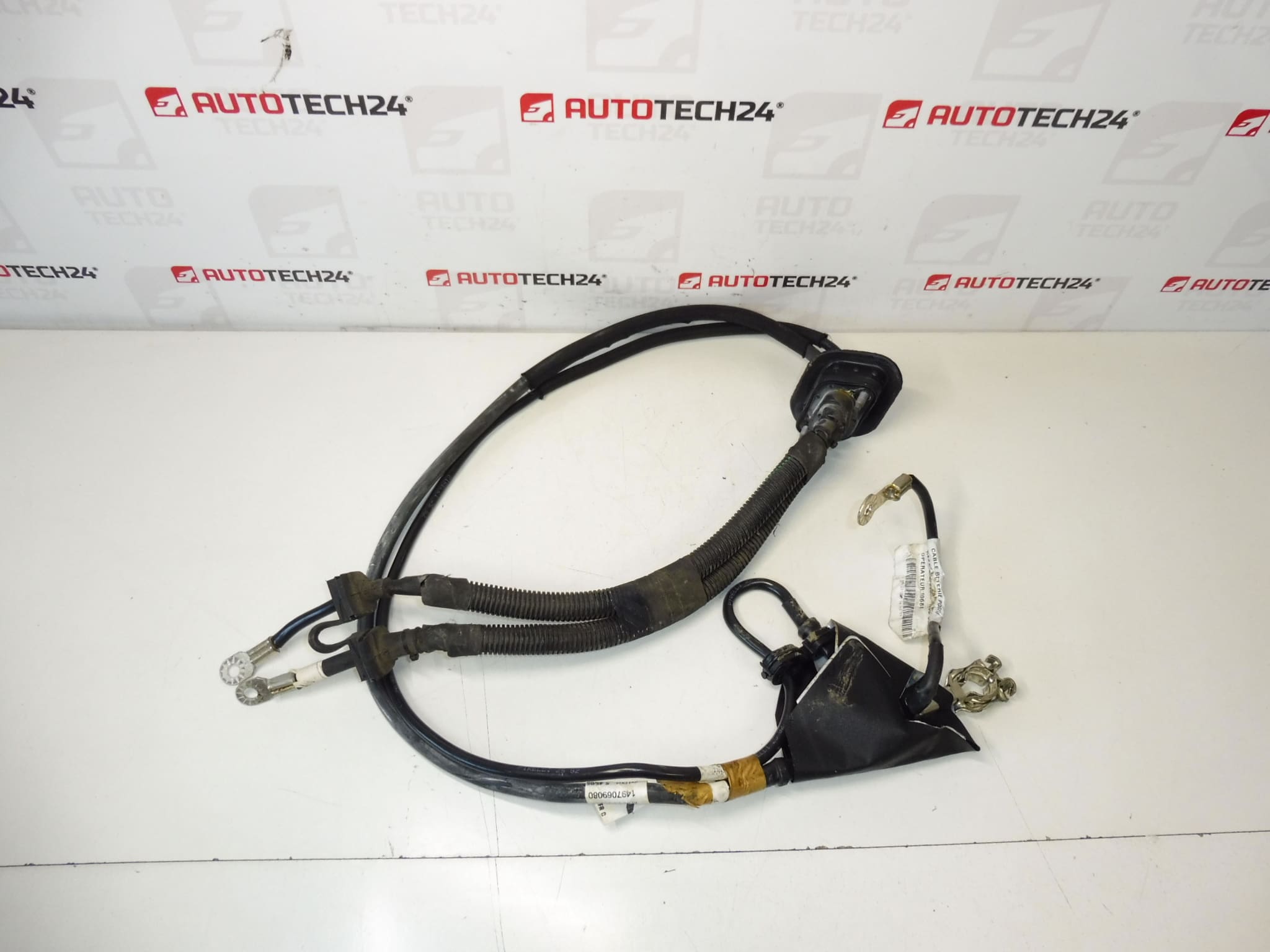 Kabel připojení + pólu v motoru Citroën Peugeot 1497069080 1497070080