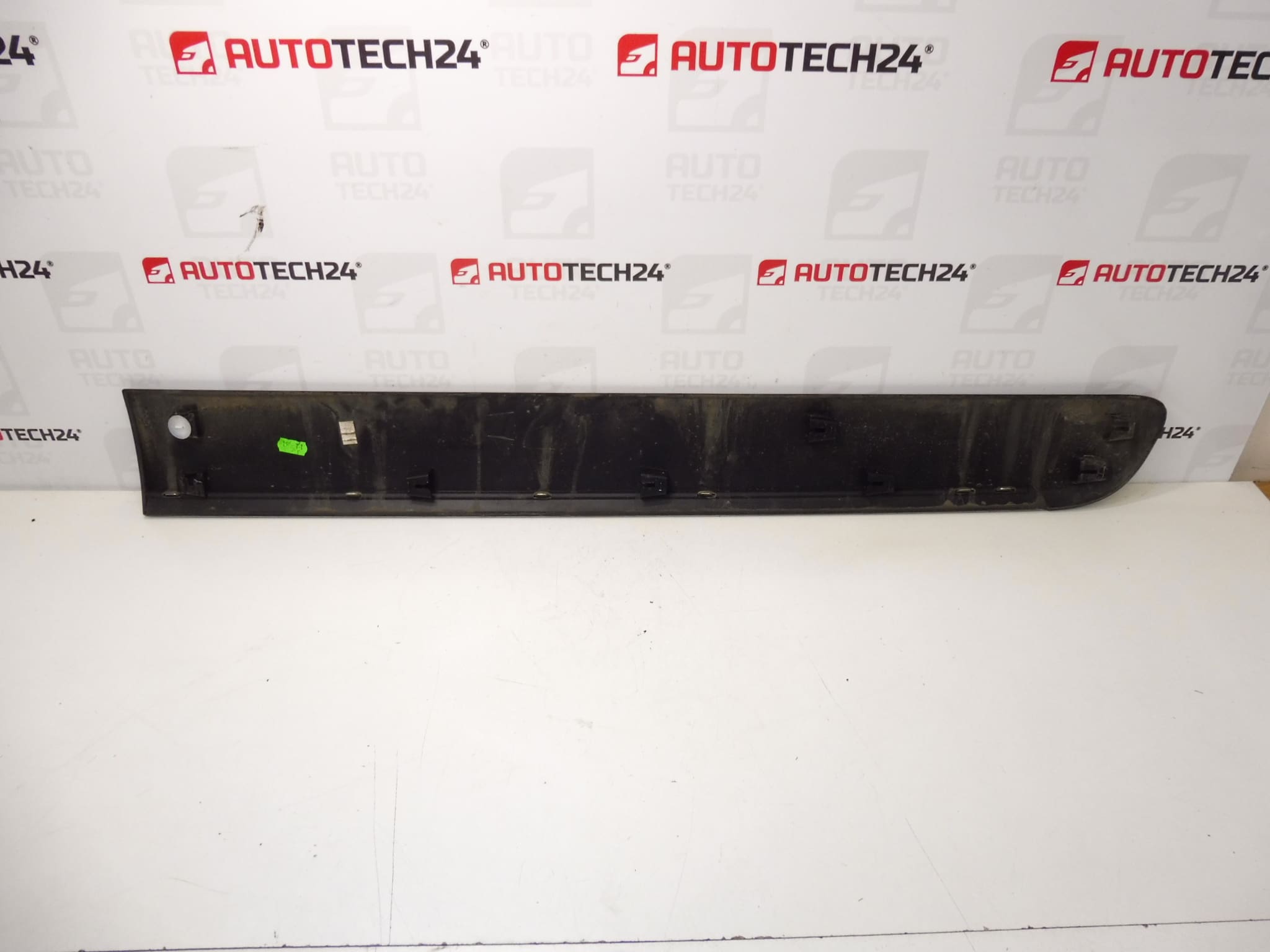 Lišta pravých předních dveří Citroën C3 Picasso 9686338177 8545HK - Obrázek 2