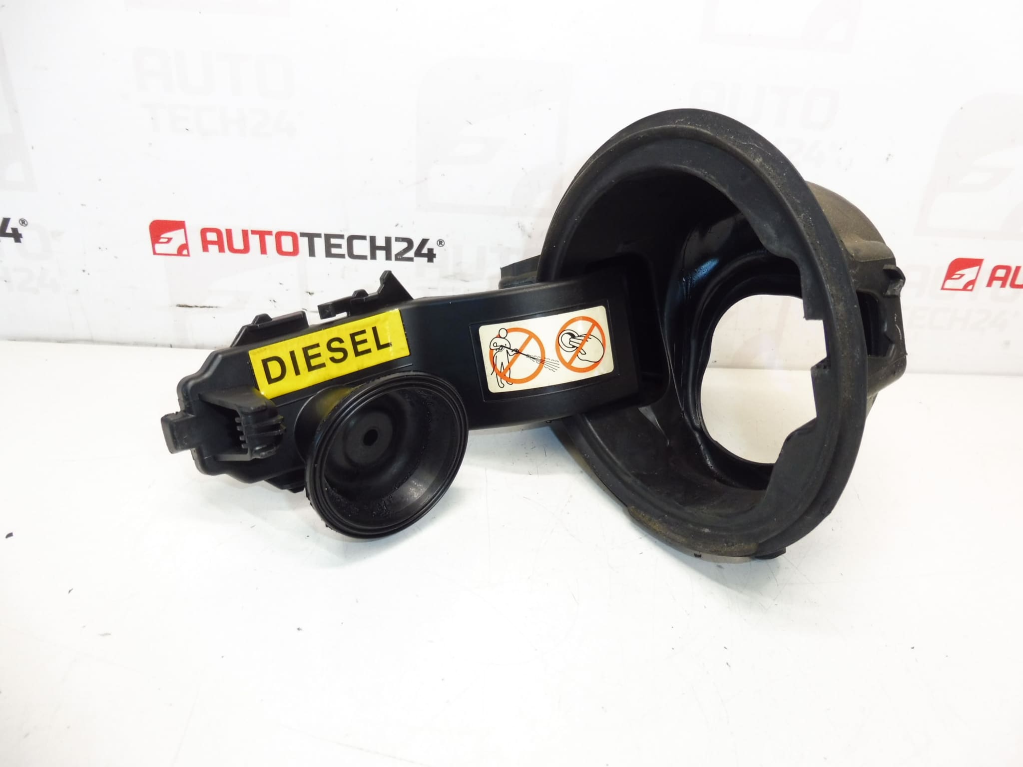 Hrdlo Nádrže Citroën C4 Grand Picasso 9654052280 9685086780 1517G2 - Obrázek 2