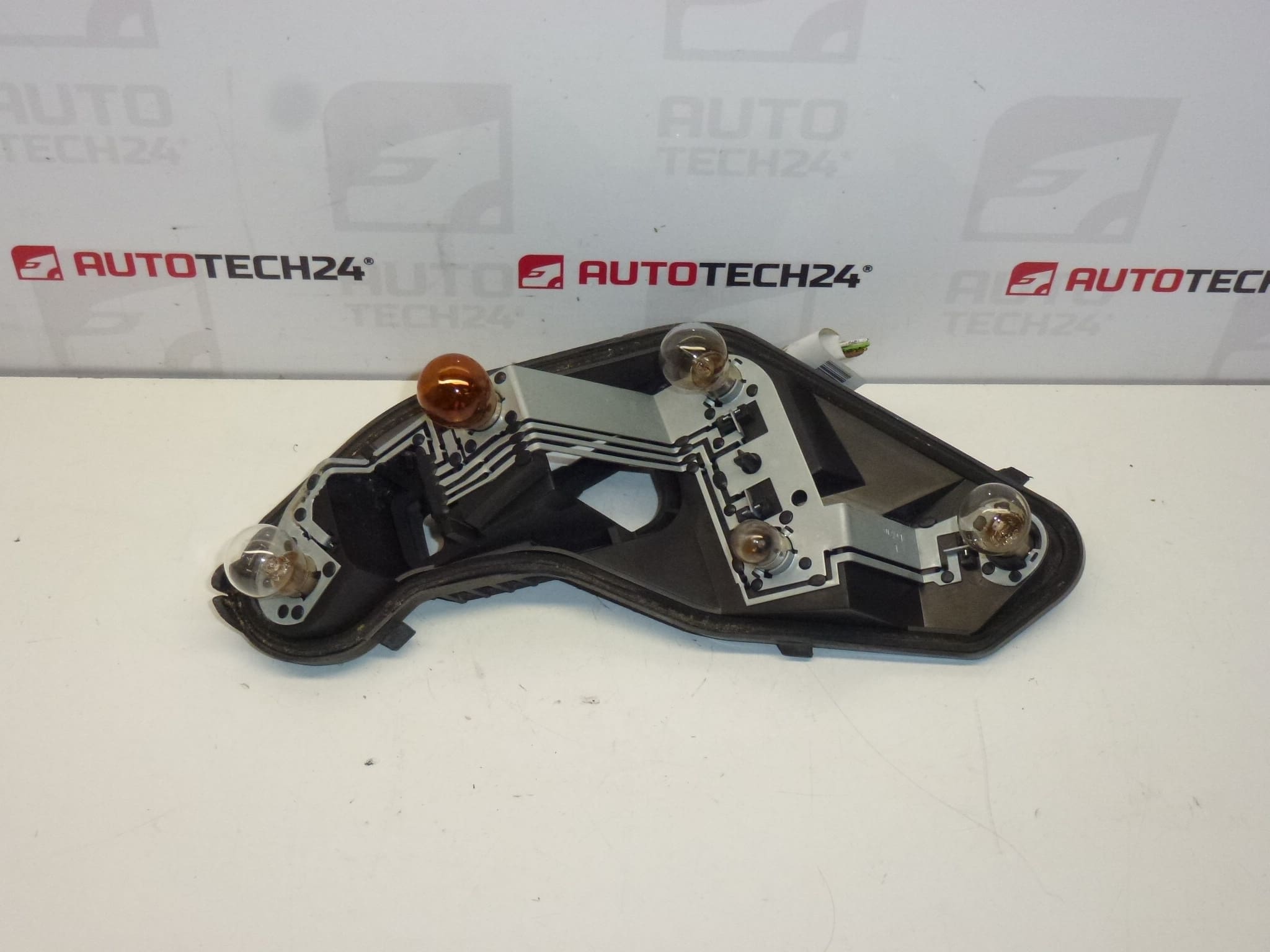 Patice žárovek zadní levé lampy + kabel Peugeot 207 6350Y7