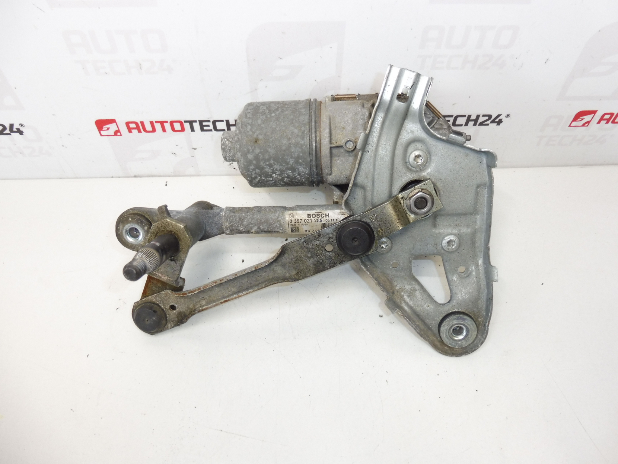 Motor pravého stěrače Peugeot 5008 9671062380 6405PX