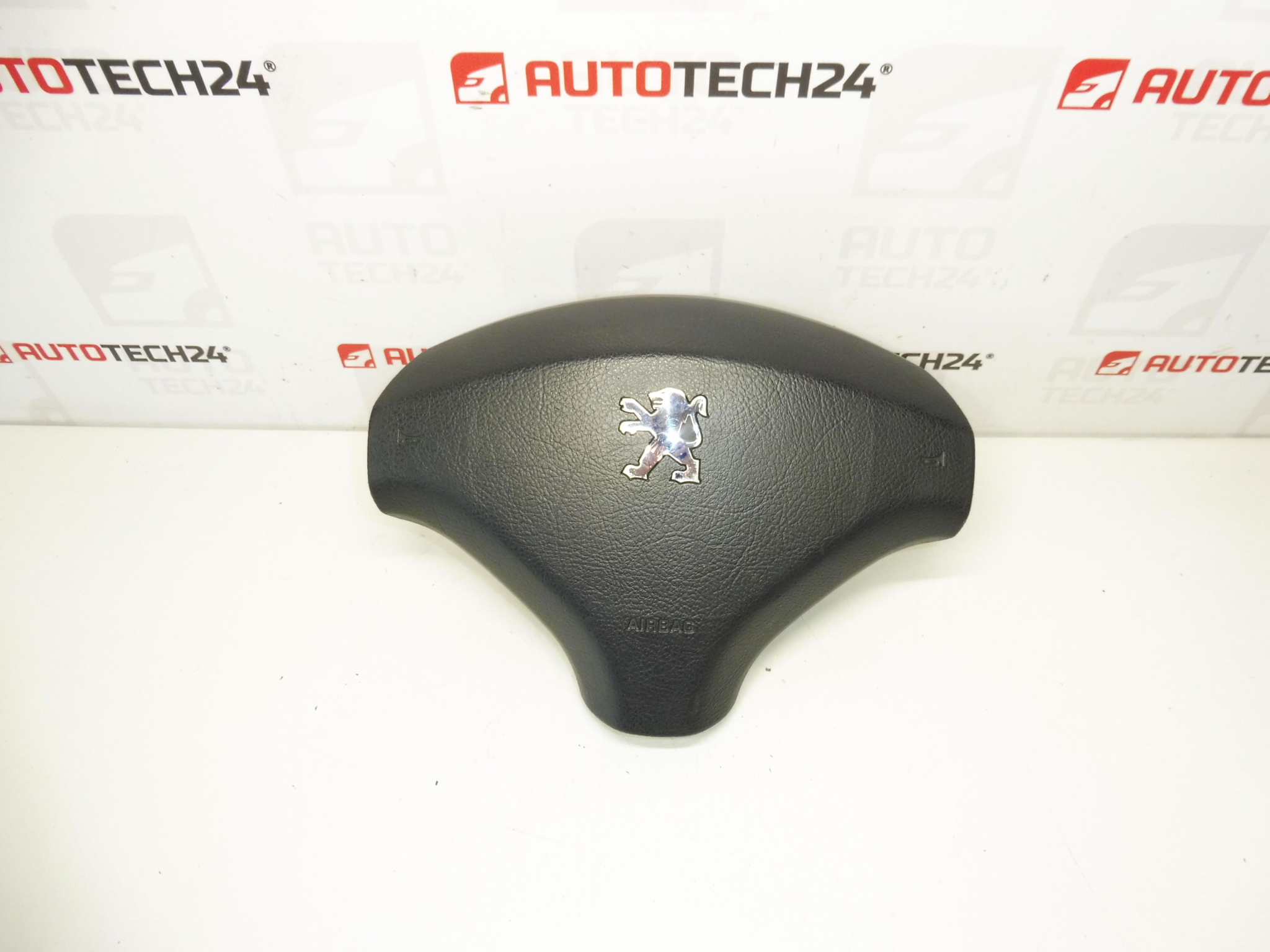 Airbag řidiče Peugeot 3008 5008 96845302ZE 4112PF
