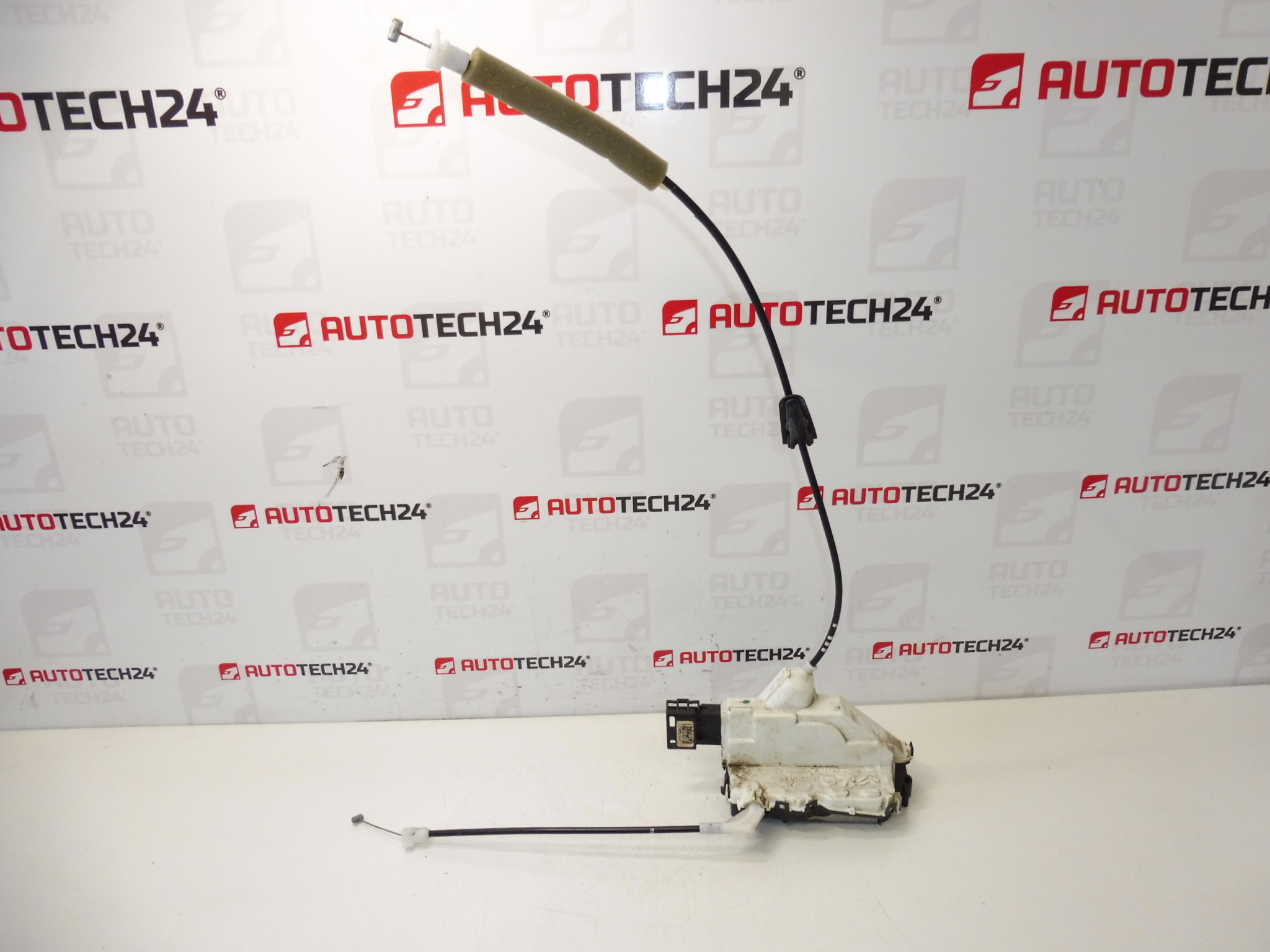 Zámek levých zadních dveří Peugeot 308 006173 A04993