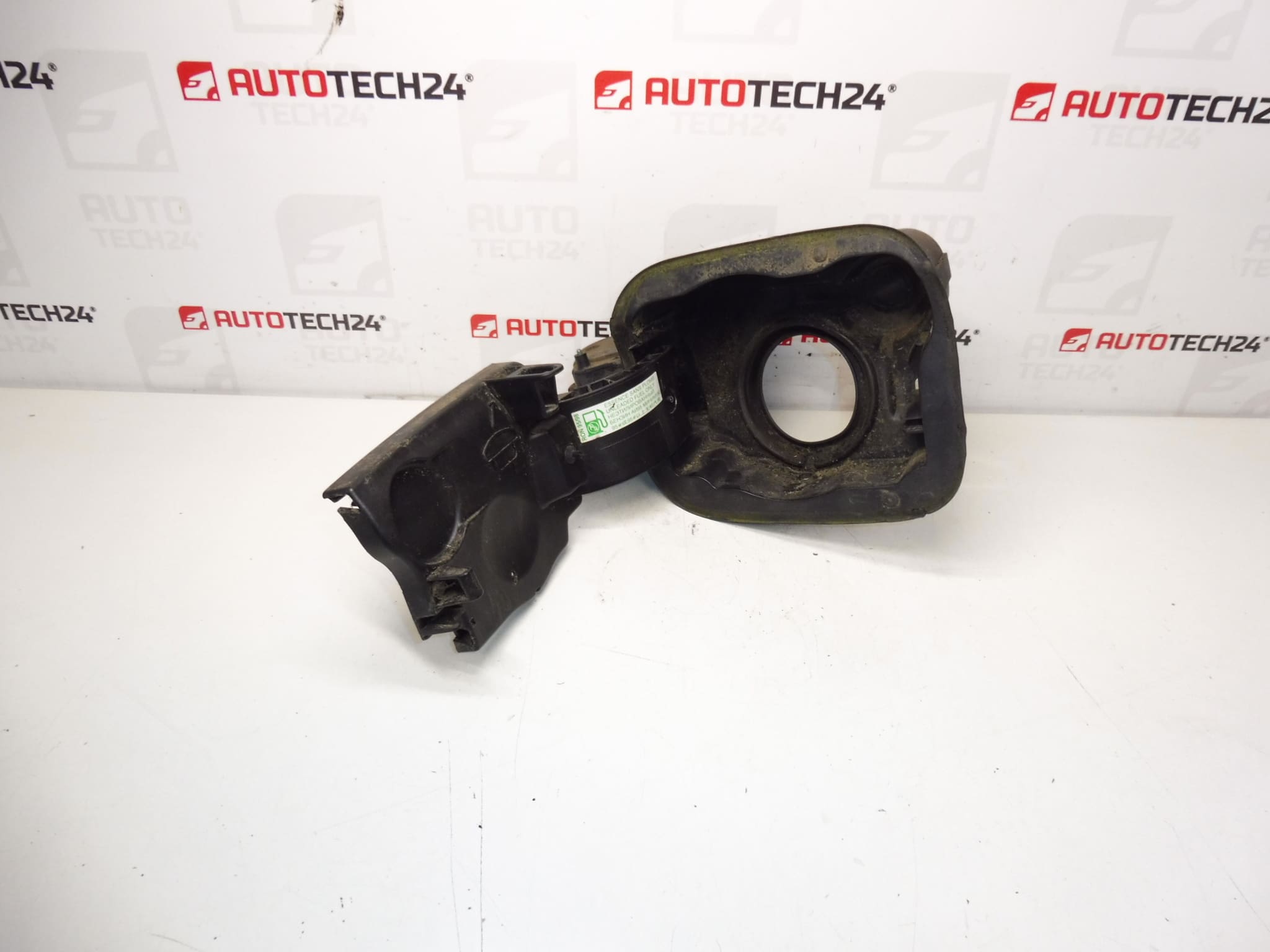 Plnící hrdlo nádrže Peugeot 301 Citroen C-Elysée 9677566580