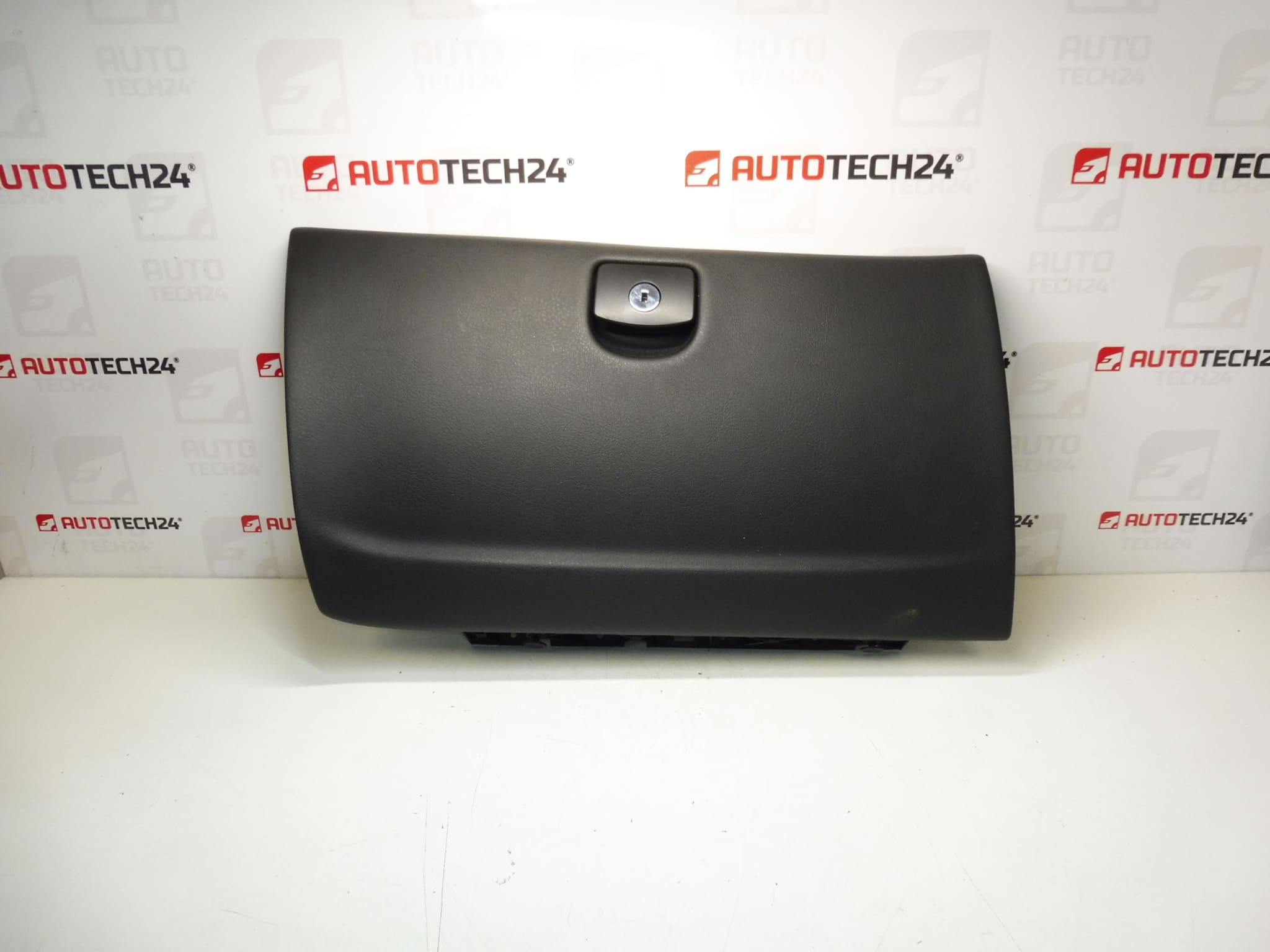 Víko odkládací schránky Peugeot 407 8226J0