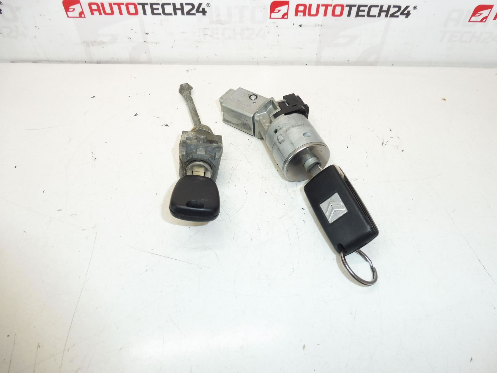 Sada zámků a 2 klíče Citroën Peugeot 4162KF 4162KC