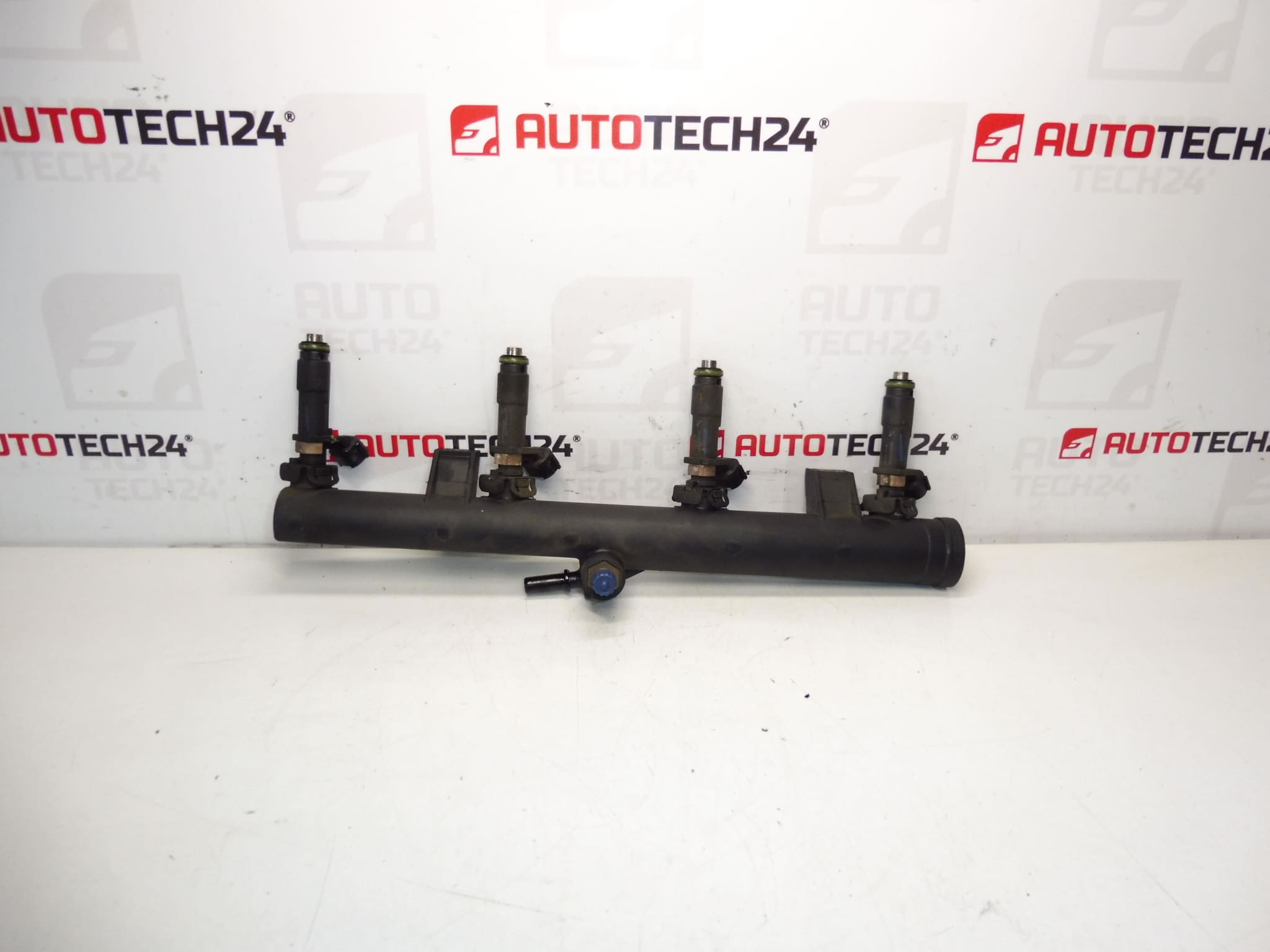 Vstřikovací rampa Citroën Peugeot 1.8 16V a 2.0 16V 157088 1984G3