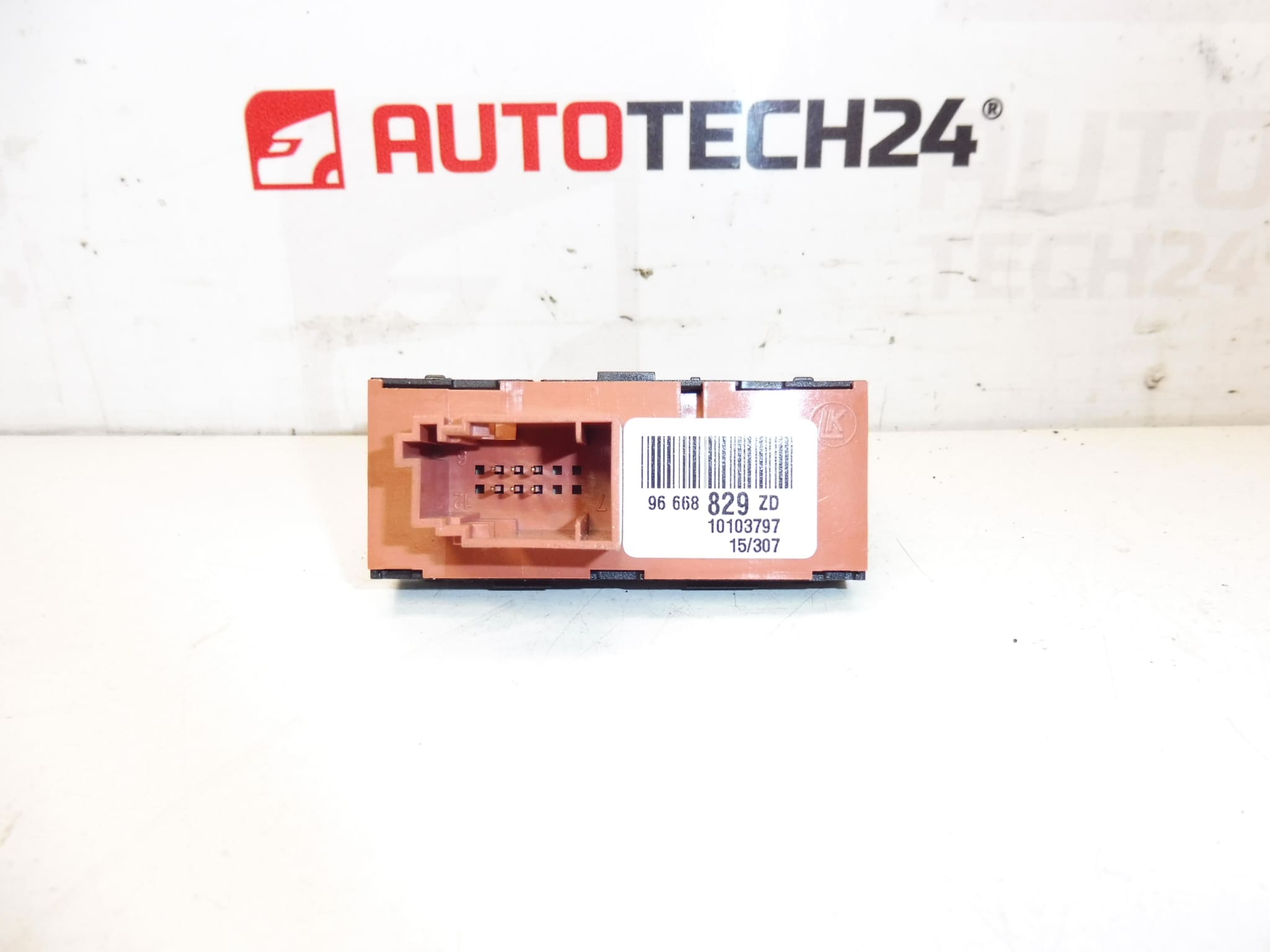 Spínač parkovací asistent Citroën C4 II 96668829ZD - Obrázek 2