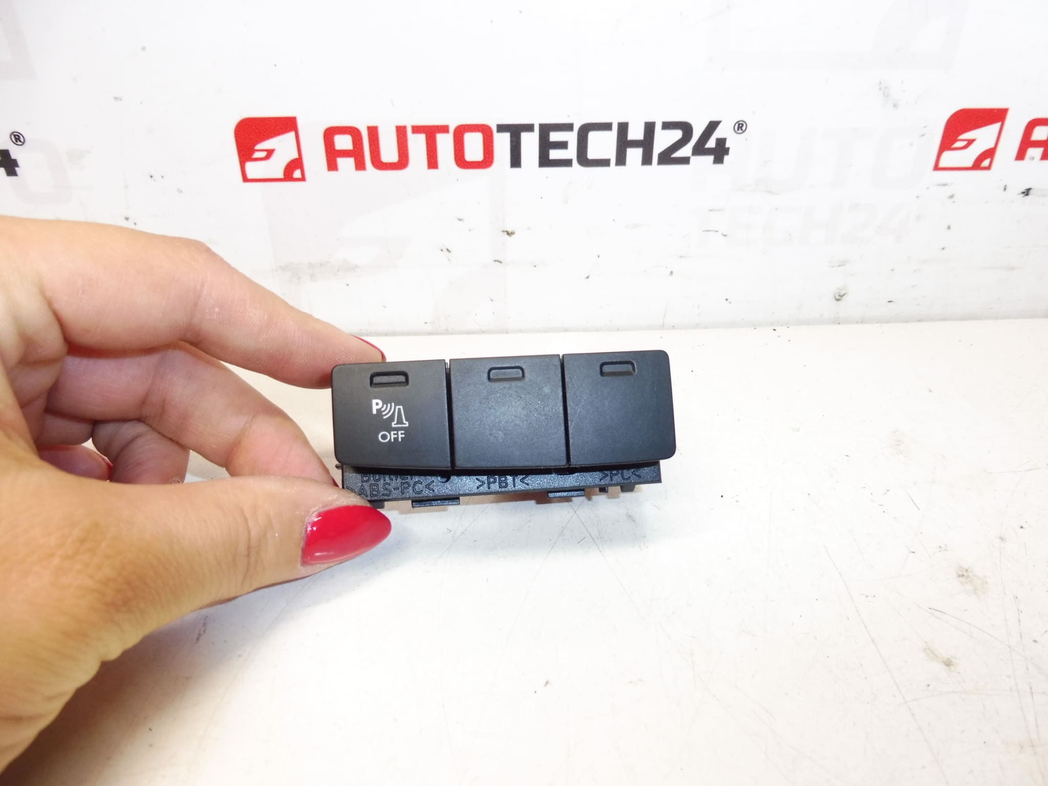 Spínač parkovací asistent Citroën C4 II 96668829ZD