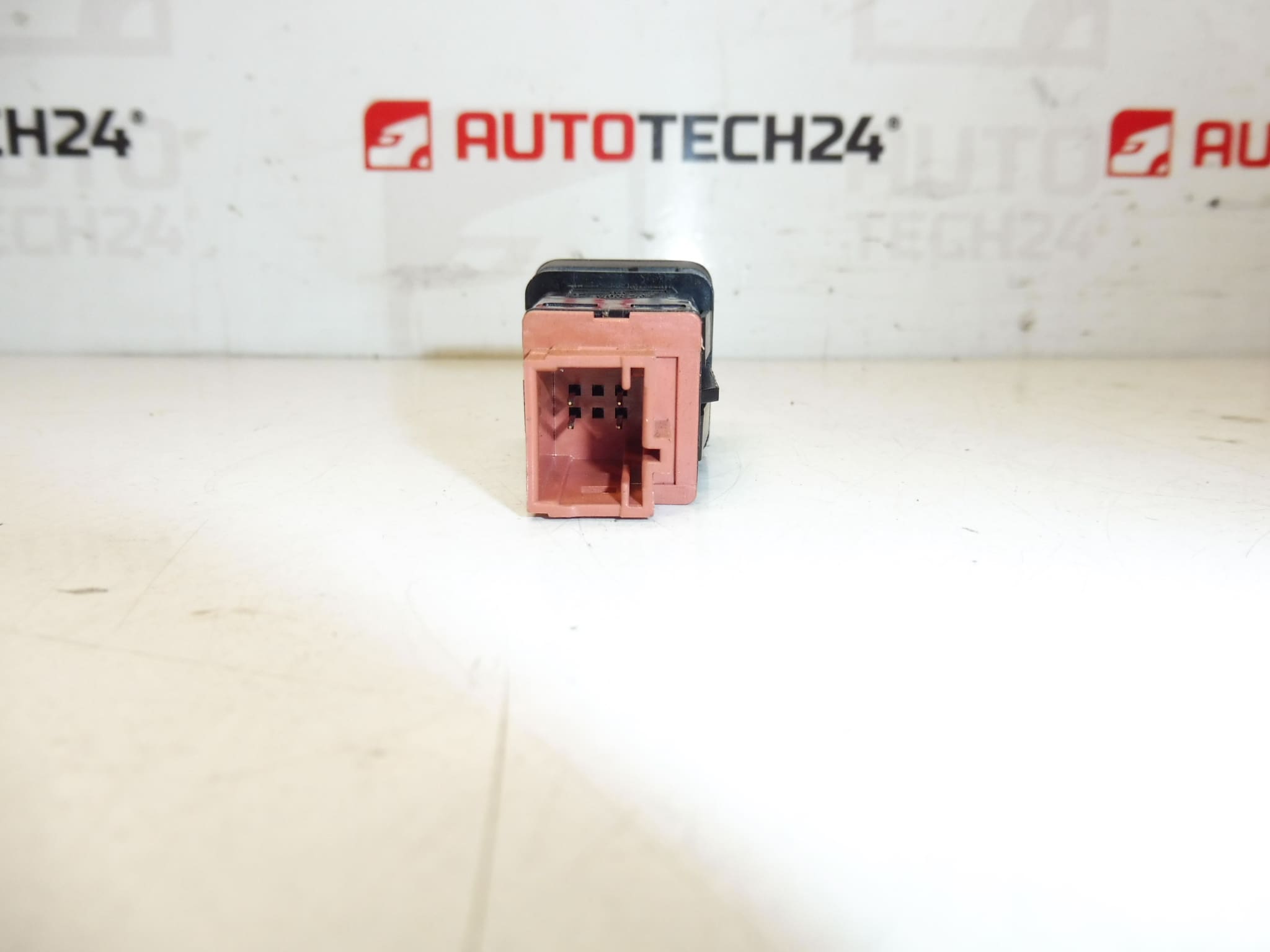 Spínač otvírání palivové nádrže Citroën DS 96664235ZD - Obrázek 2