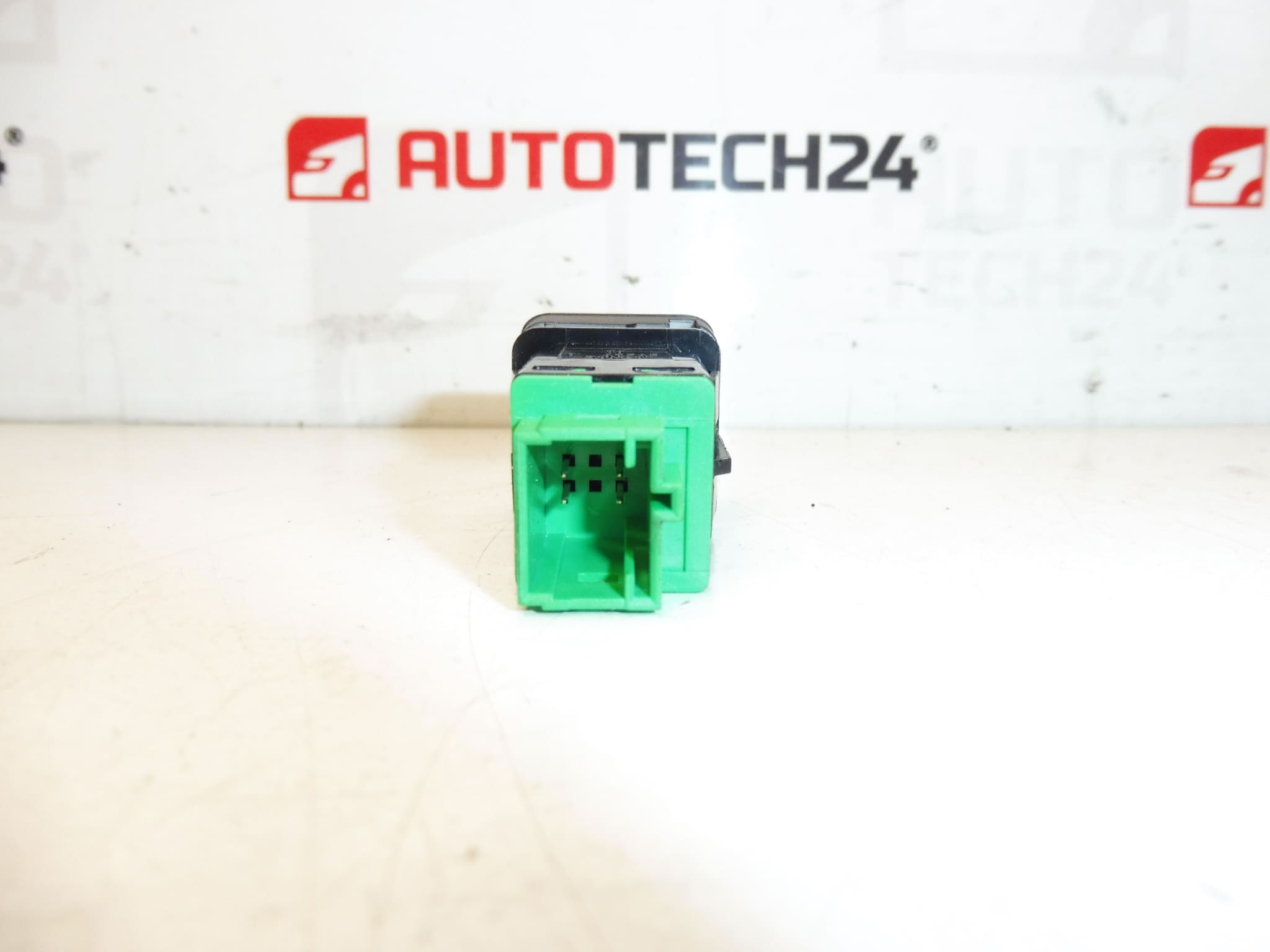 Vypínač ESP pro Citroën C4 II a DS4 96664234ZD - Obrázek 2