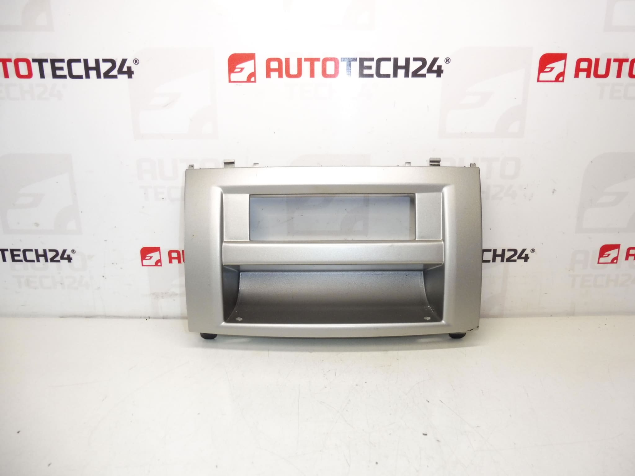 Rámeček dispaye rádia Peugeot 407 9657788777