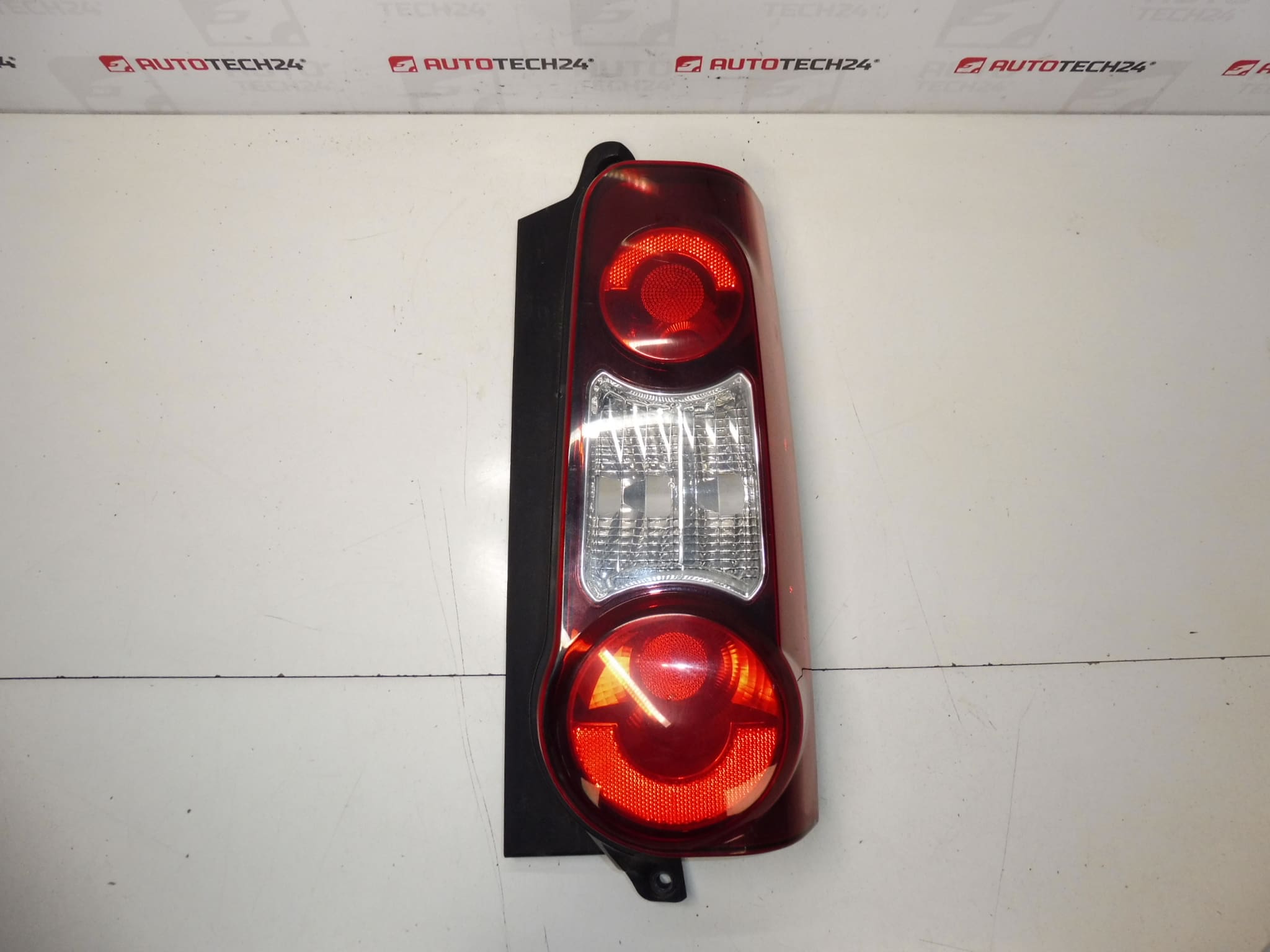 Pravé zadní světlo Peugeot Citroën 9677205480 9680607880