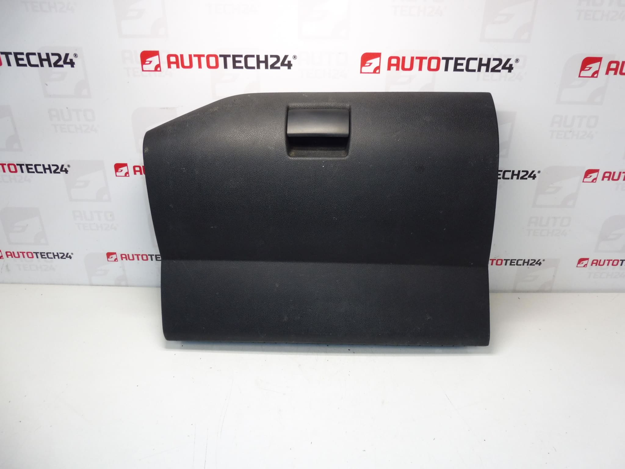 Odkládací schránka Citroën Berlingo III Peugeot Partner III 9680941977 8226VY