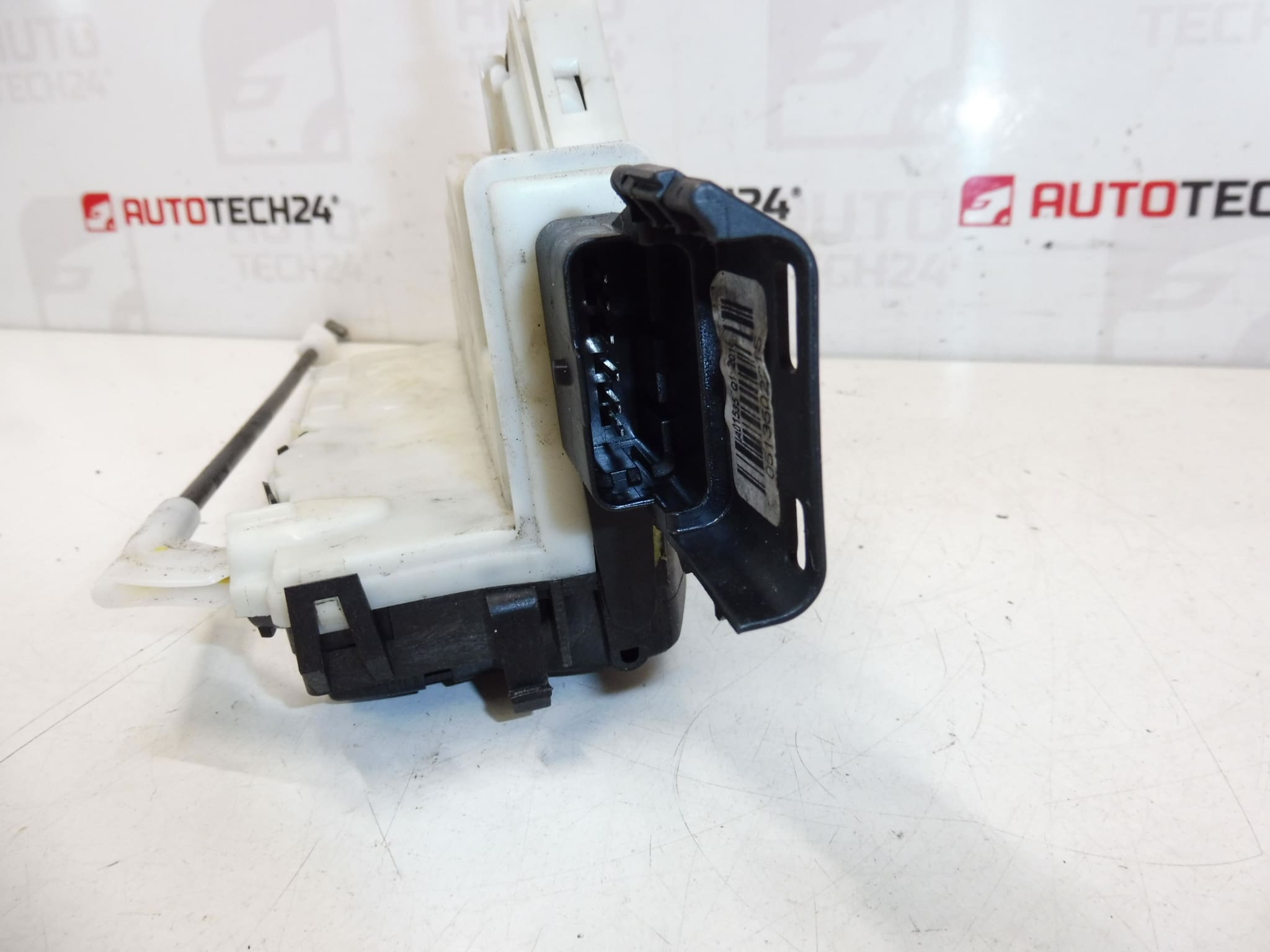 Zámek pravých předních dveří Citroën Berlingo III PSA 828405 9135EA - Obrázek 2